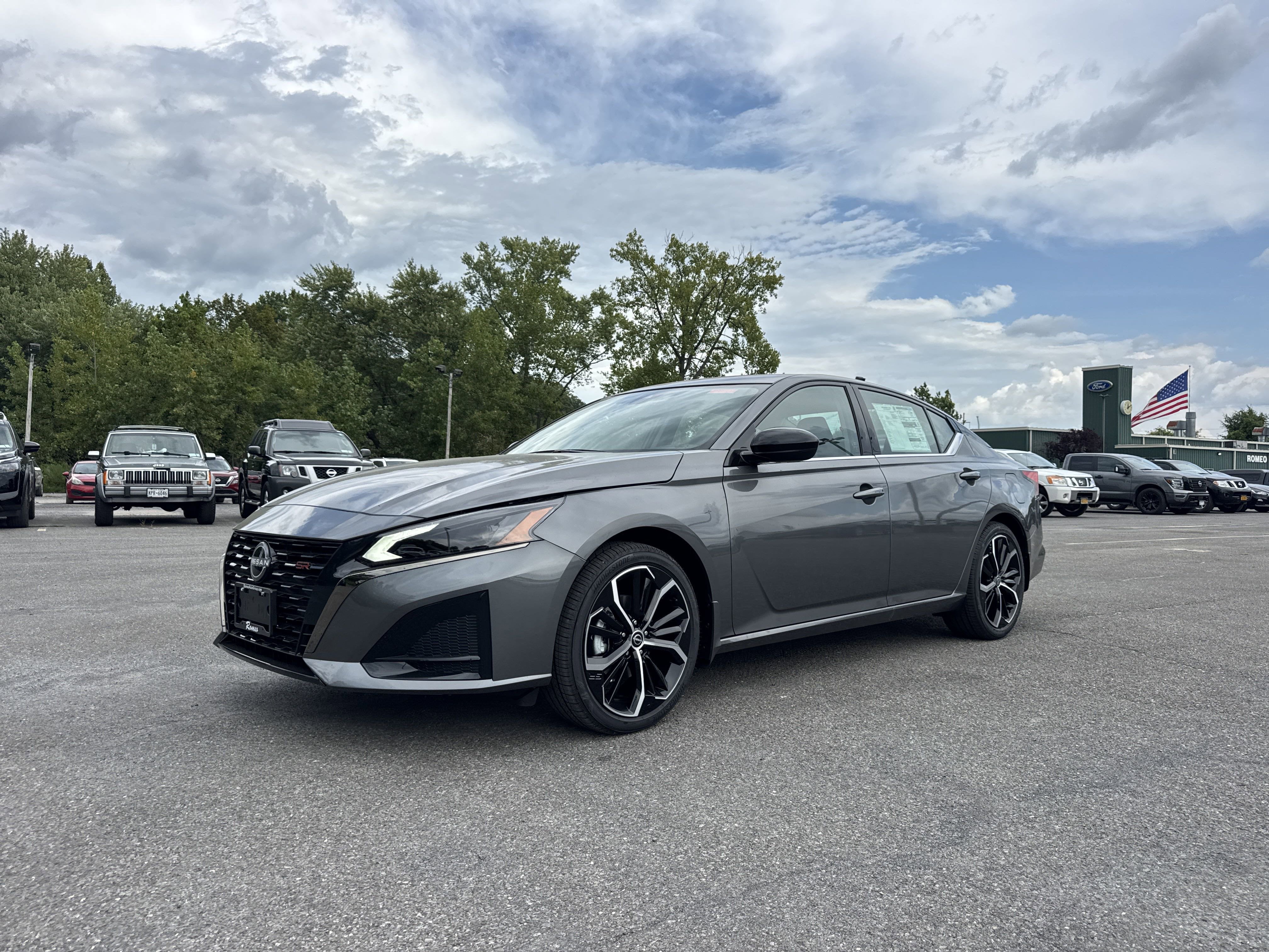 2025 Nissan Altima SR