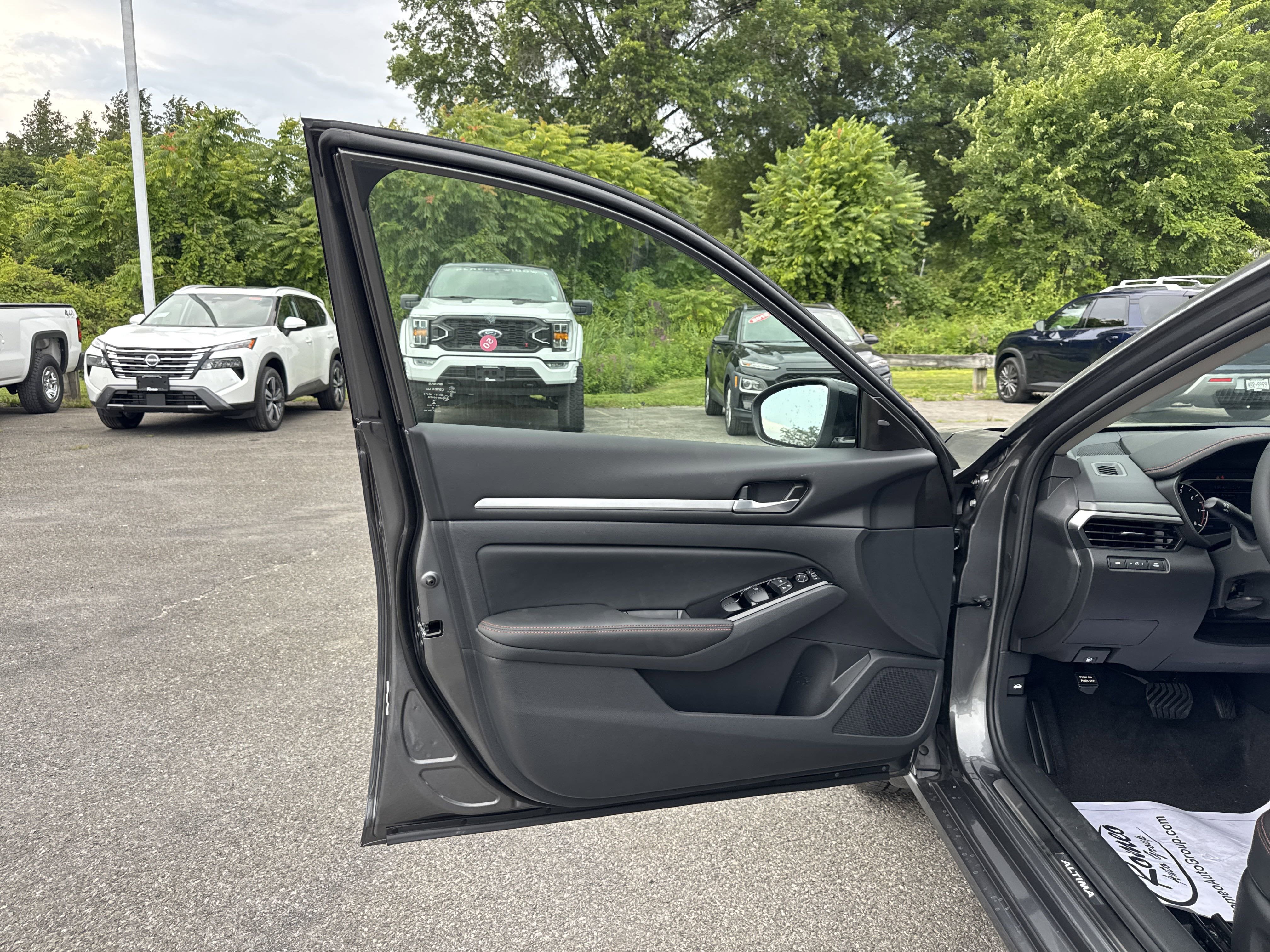 2025 Nissan Altima SR