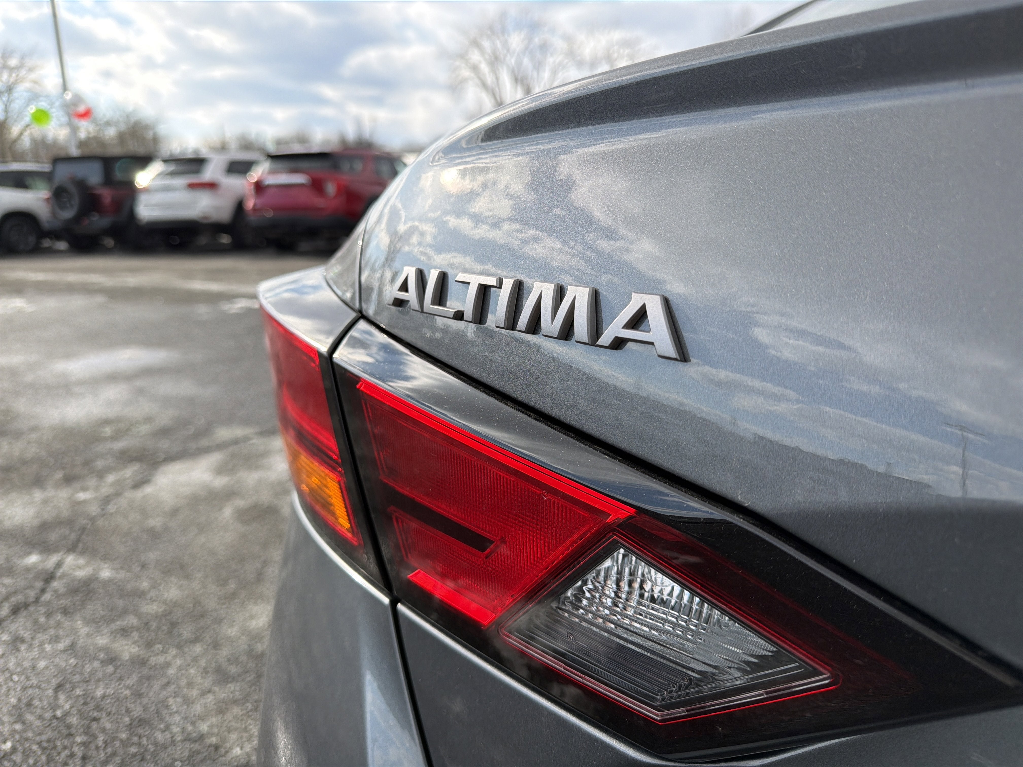 2025 Nissan Altima SR