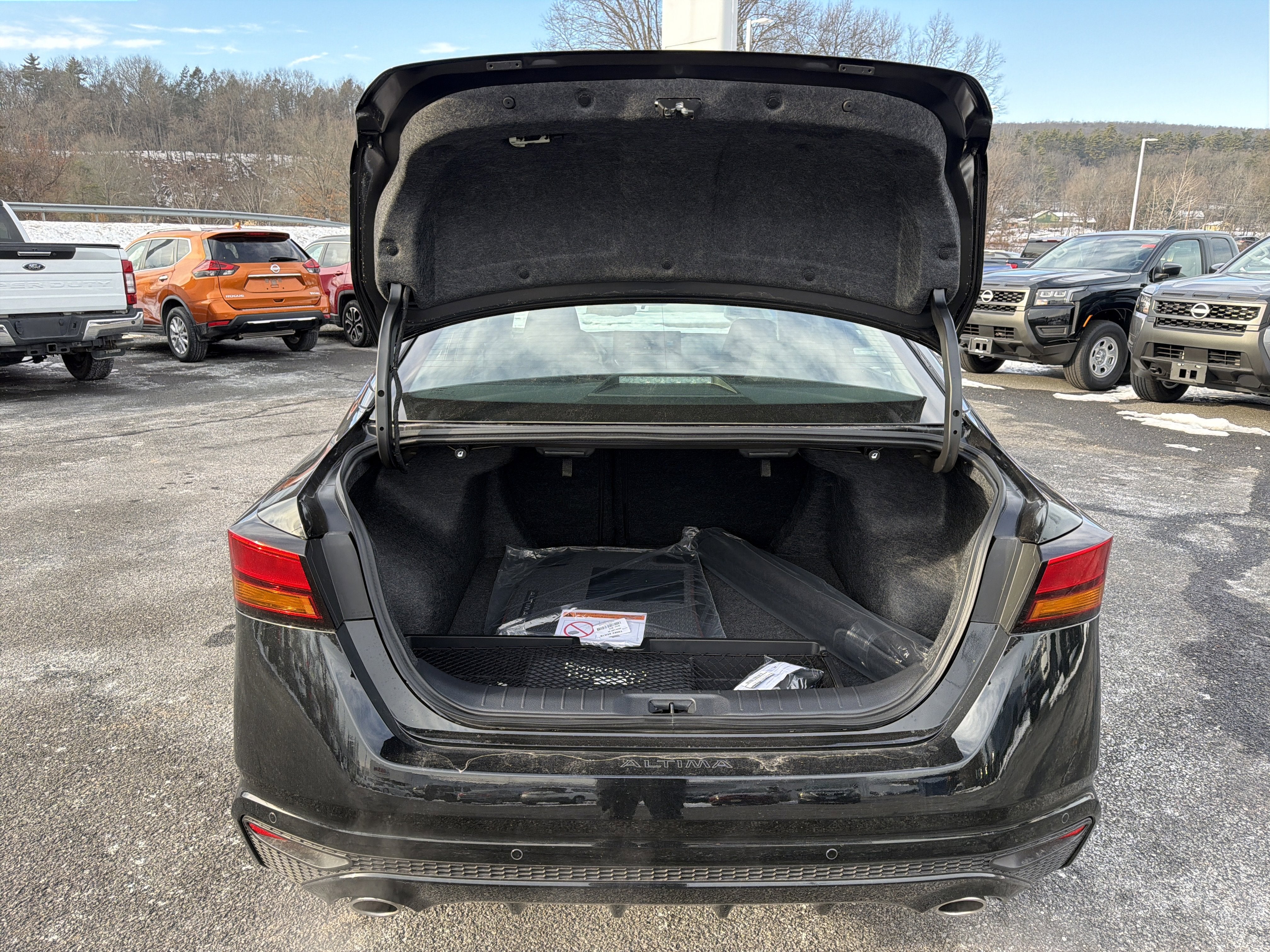 2025 Nissan Altima SR