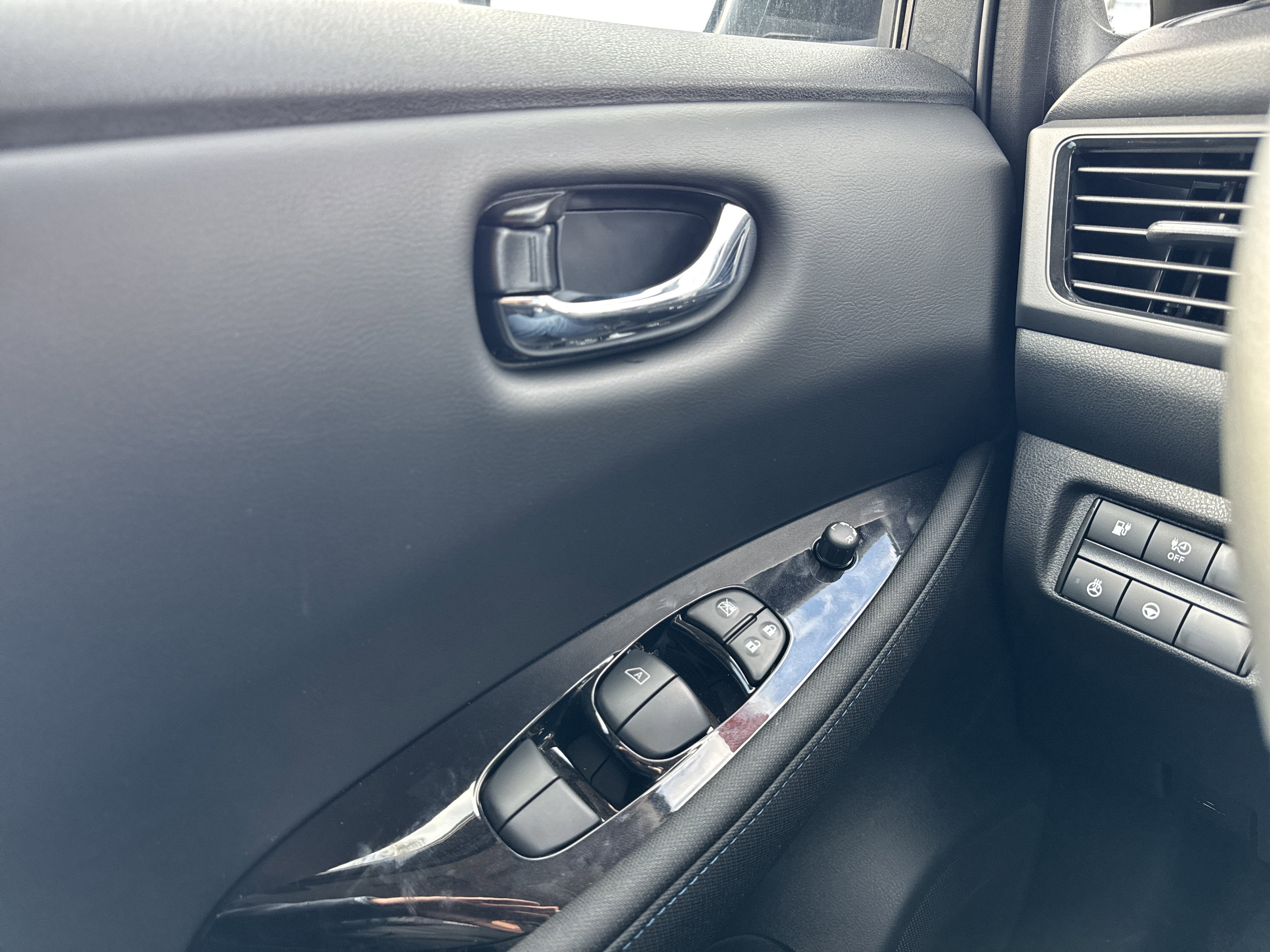 2025 Nissan LEAF SV PLUS