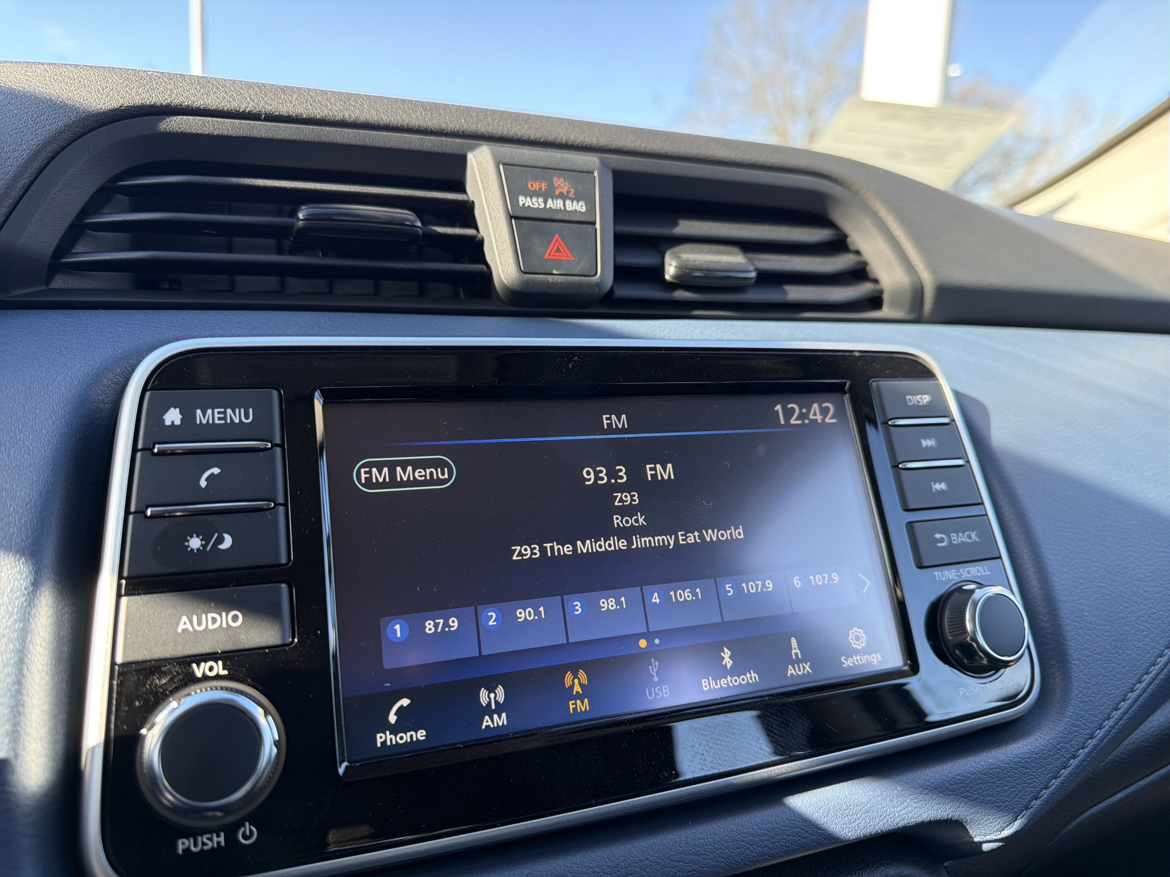 2025 Nissan Versa SV