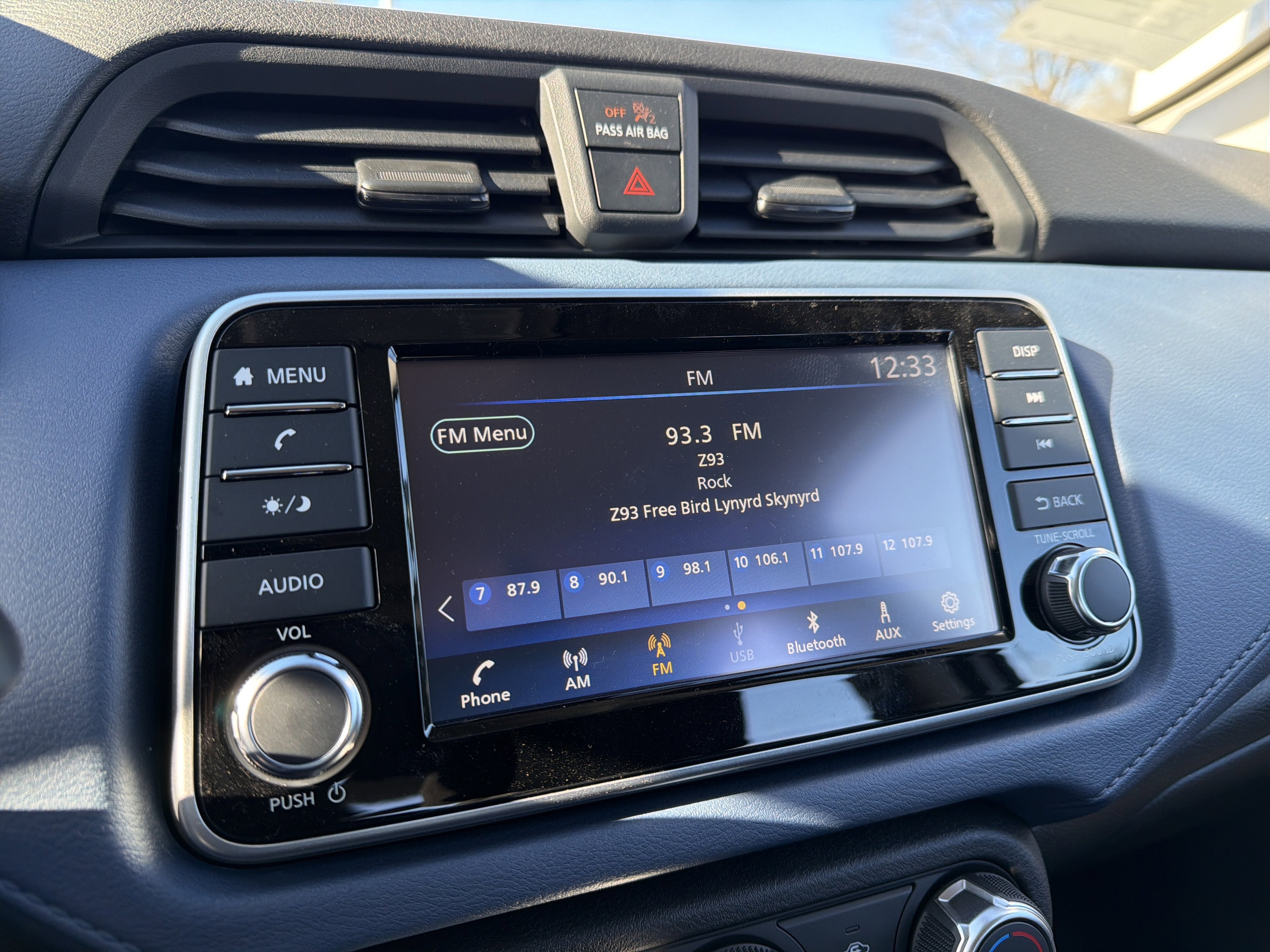 2025 Nissan Versa SV