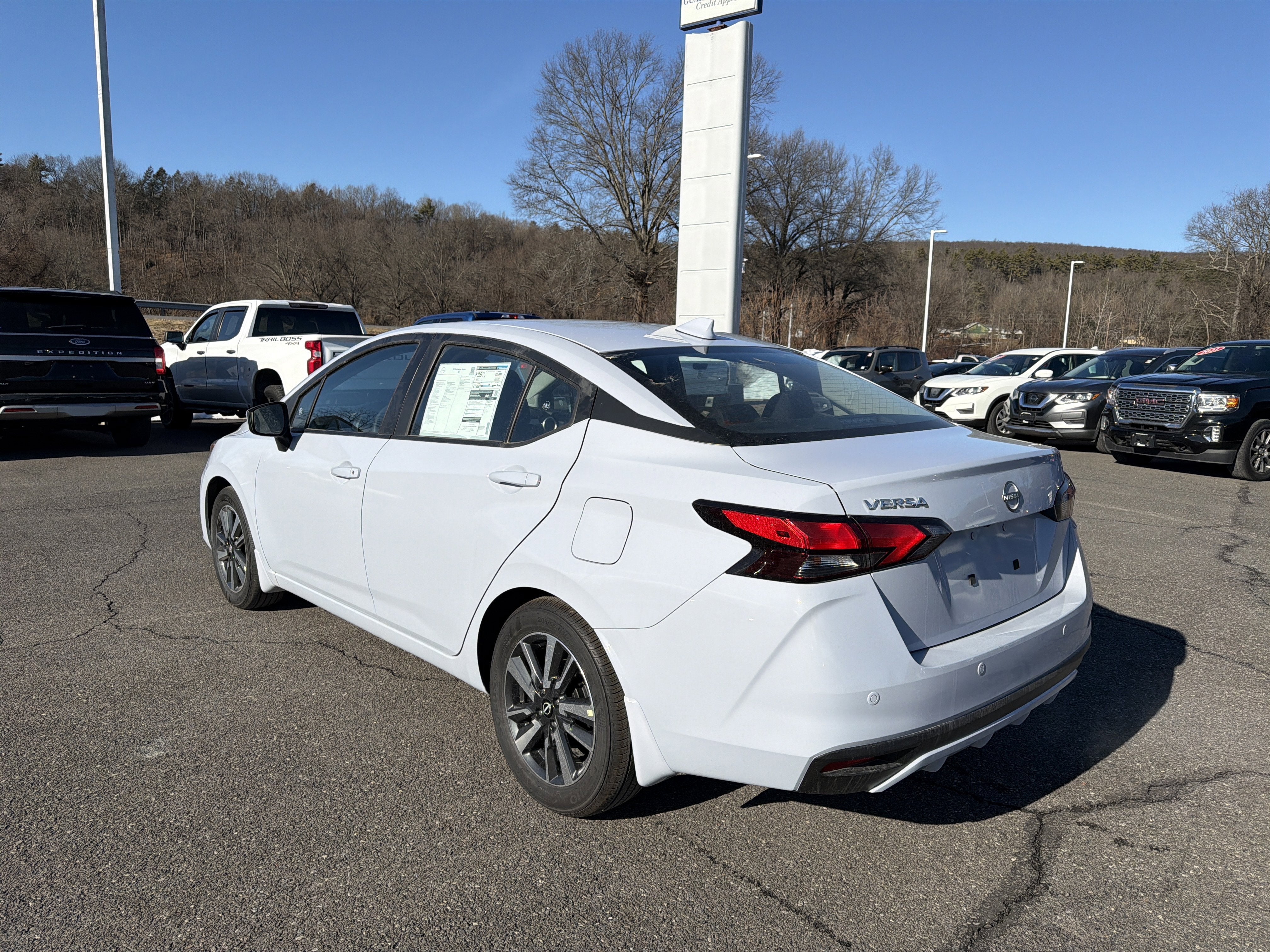 2025 Nissan Versa SV