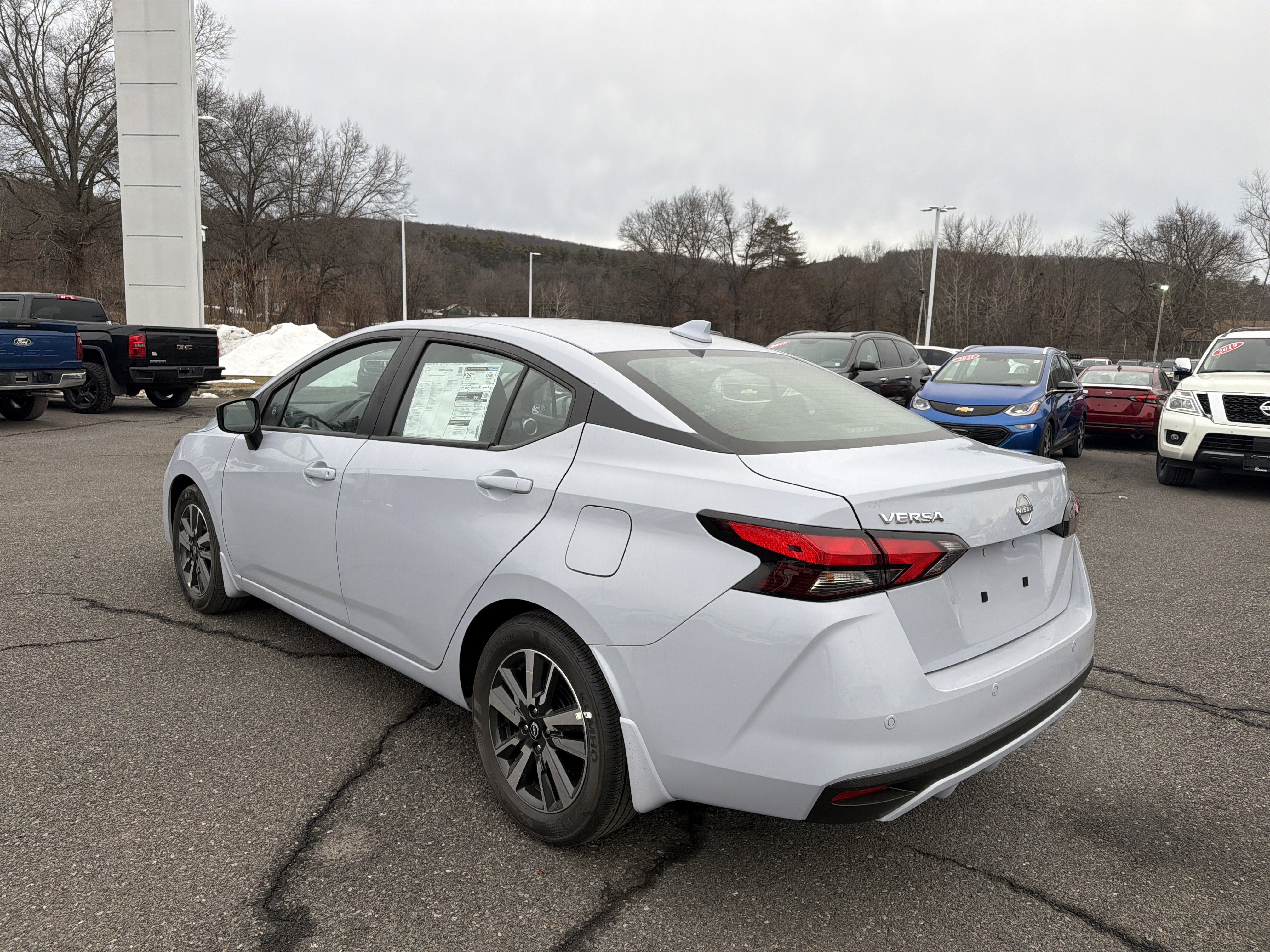 2025 Nissan Versa SV