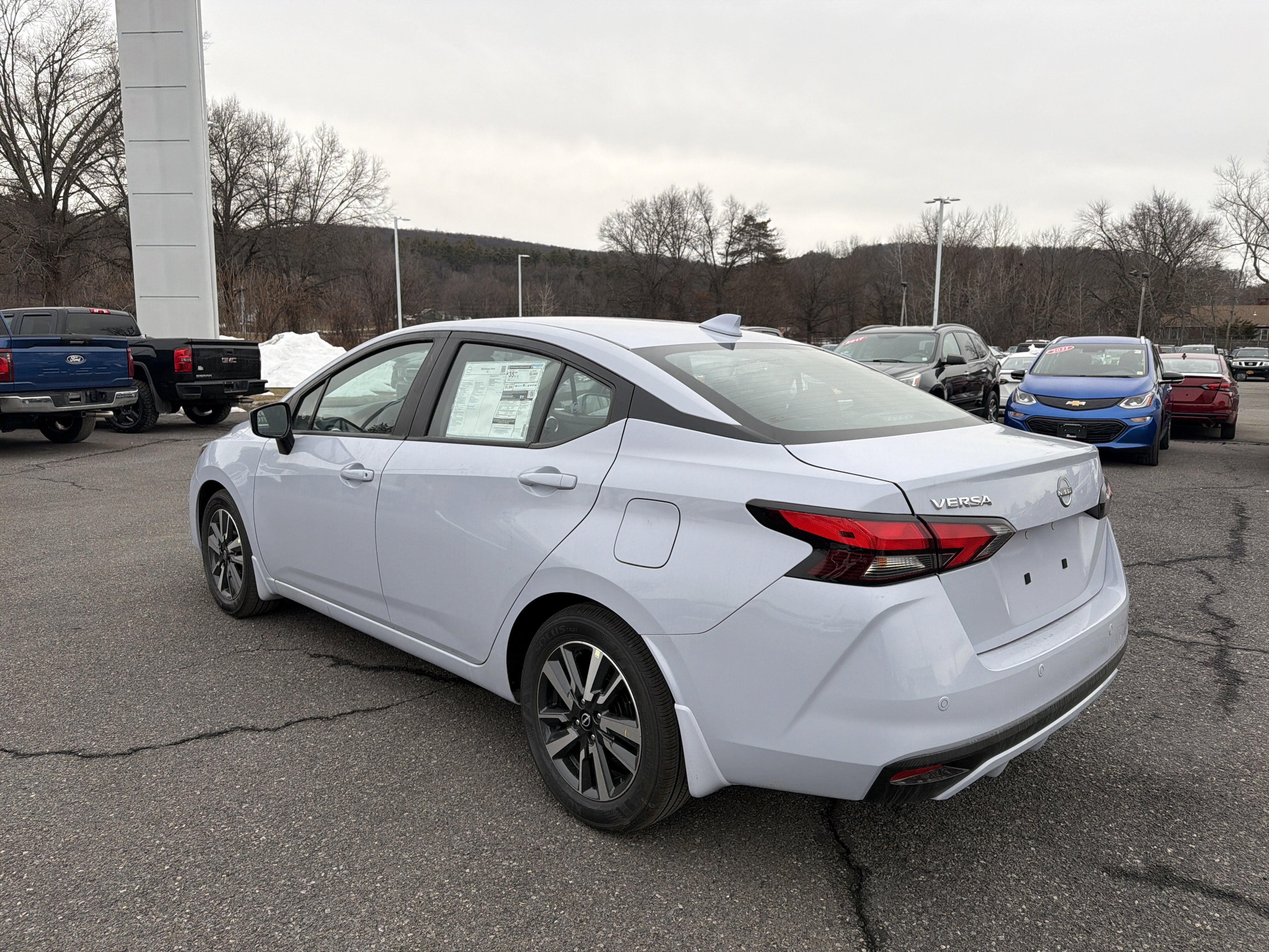 2025 Nissan Versa SV
