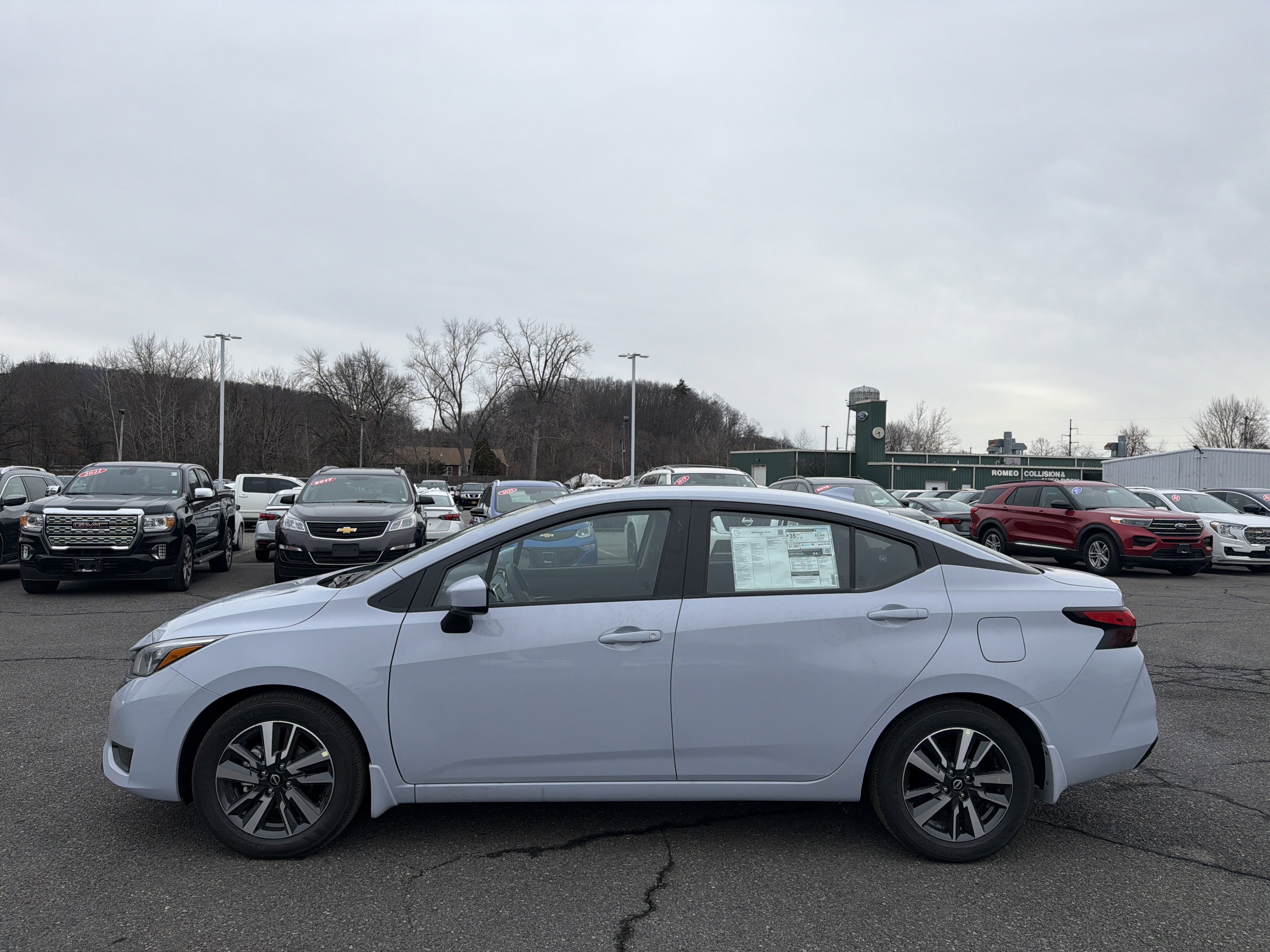 2025 Nissan Versa SV
