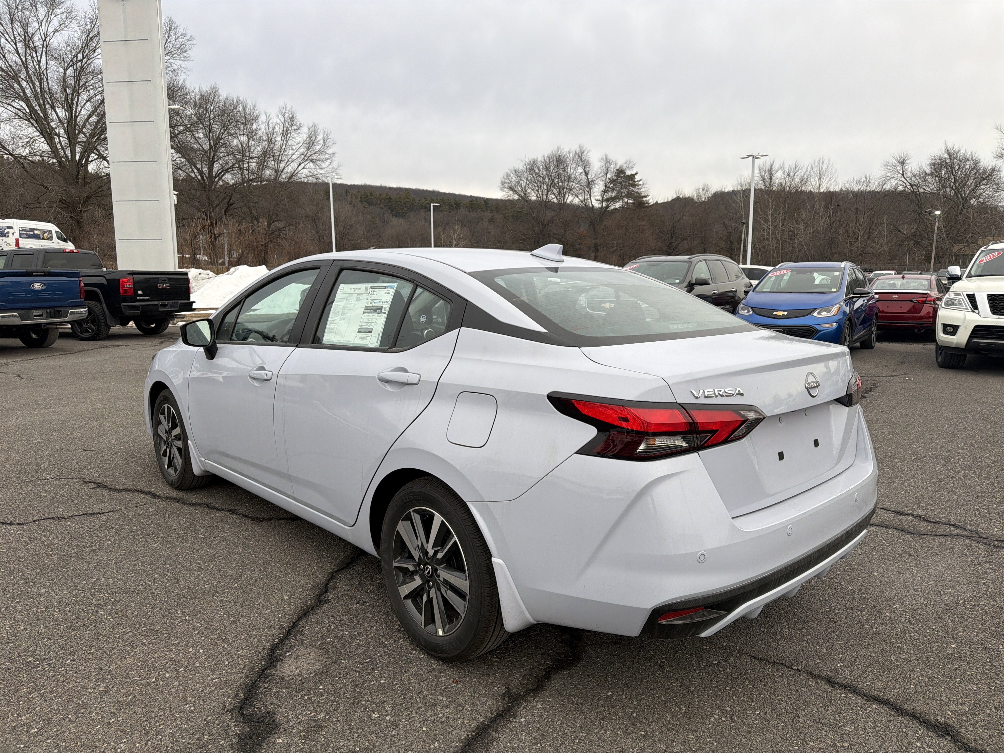2025 Nissan Versa SV