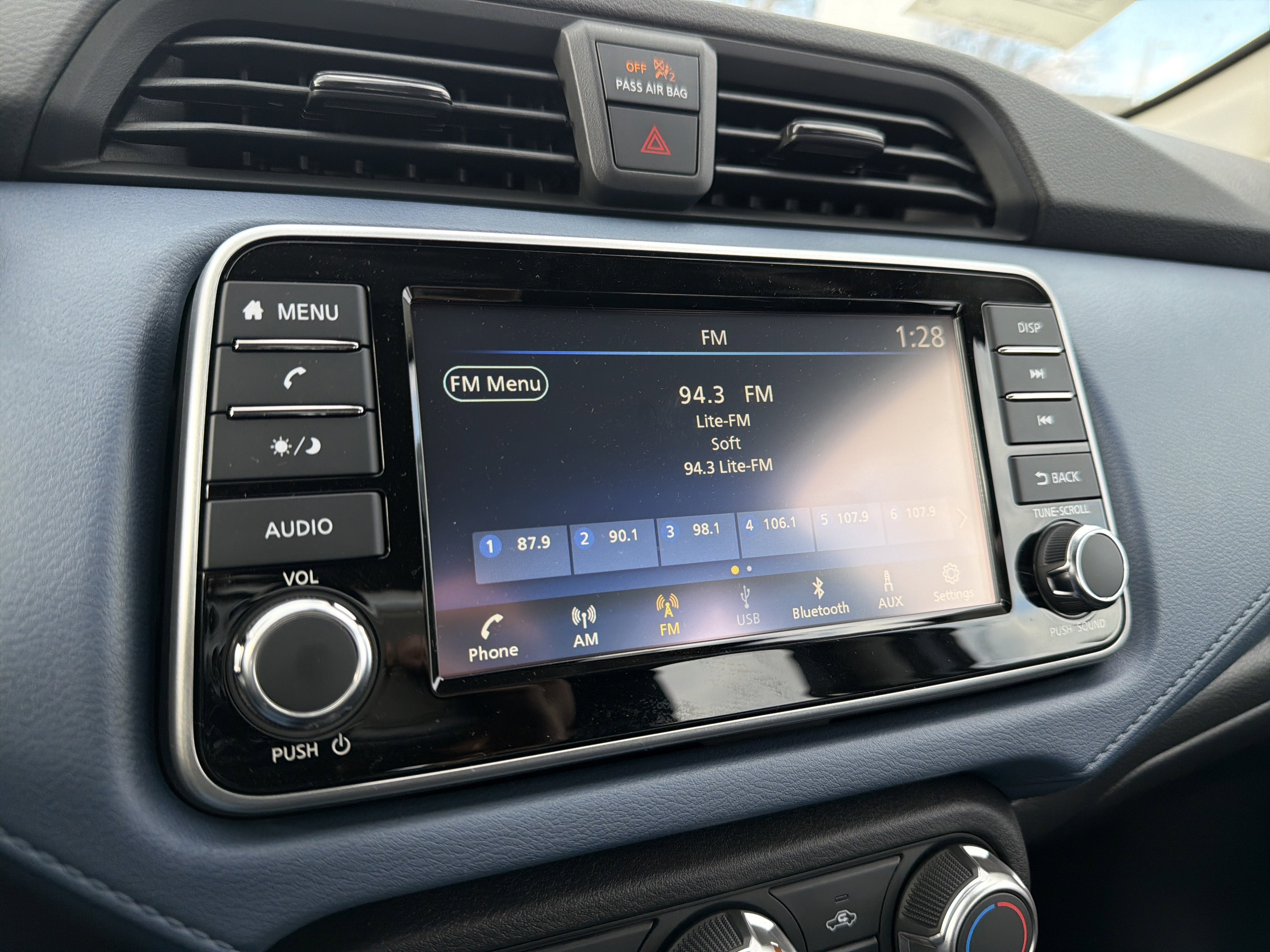 2025 Nissan Versa SV