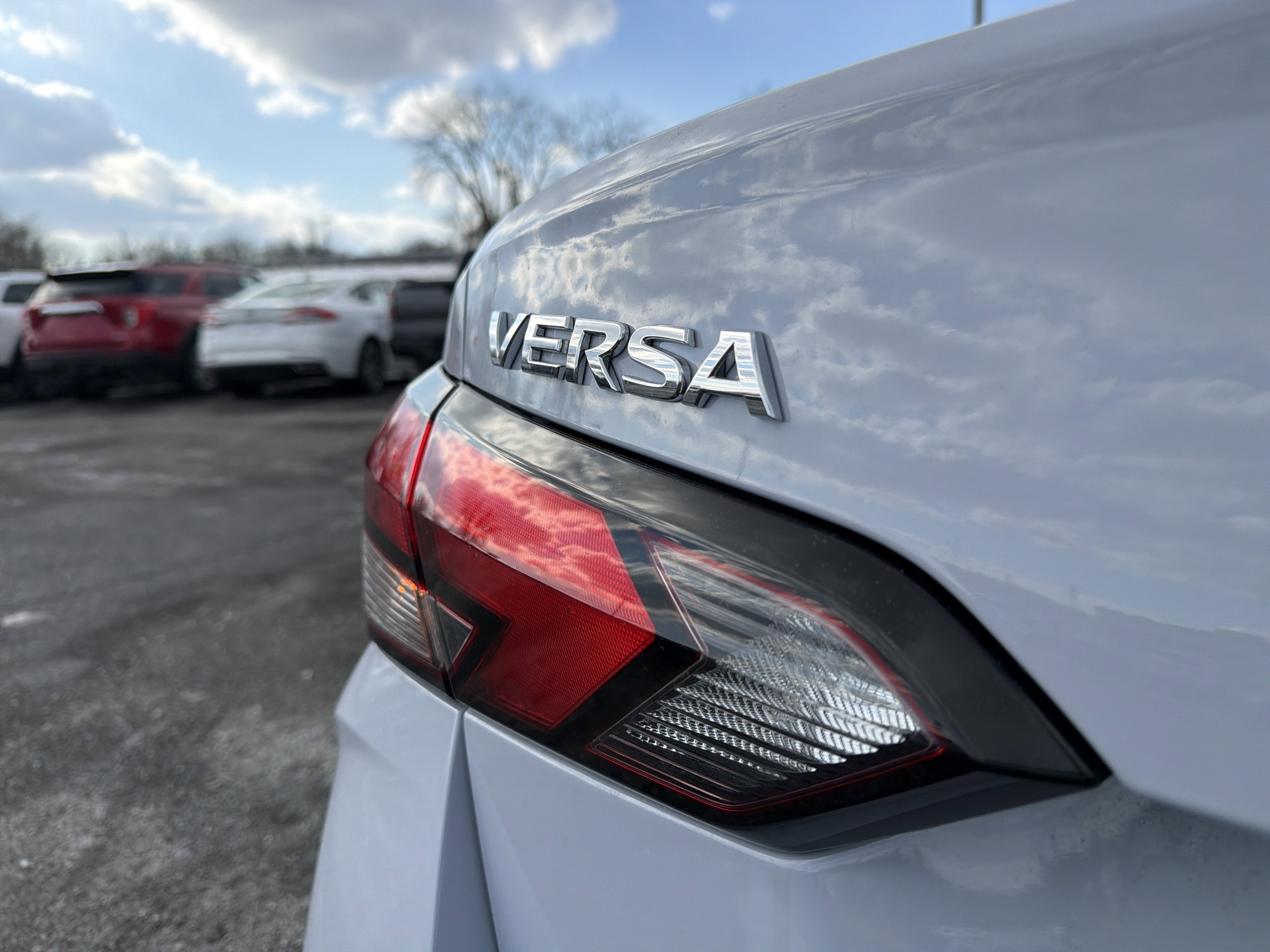 2025 Nissan Versa SV