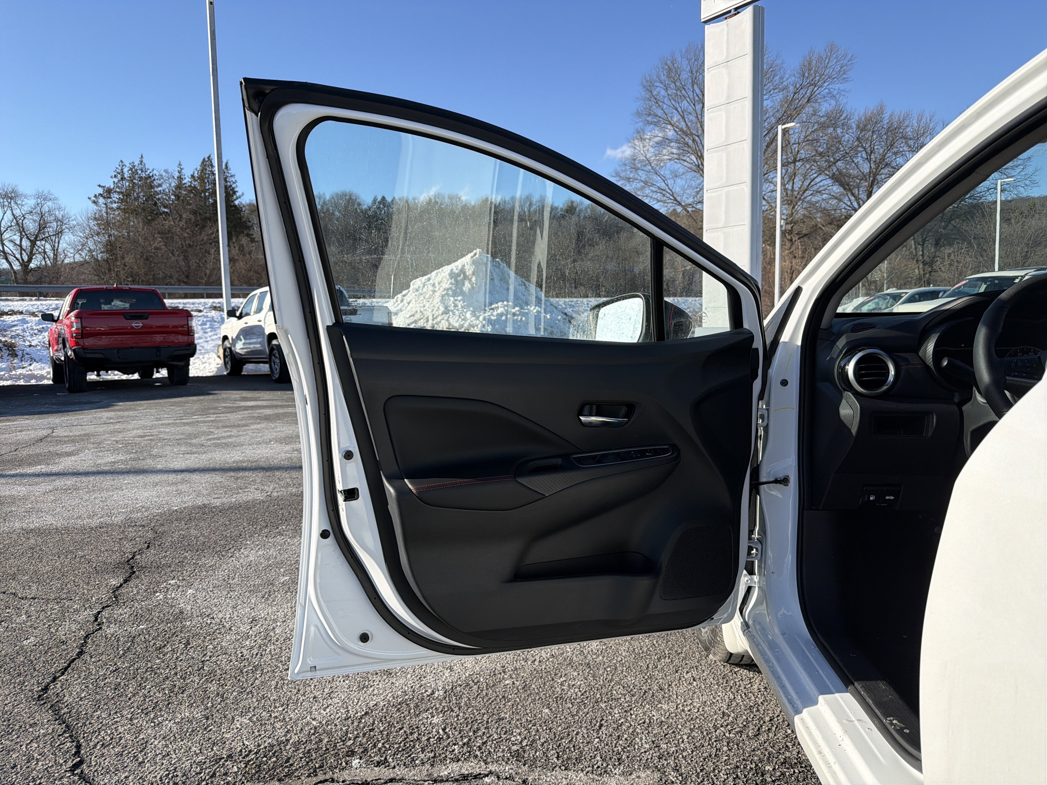 2025 Nissan Versa SR