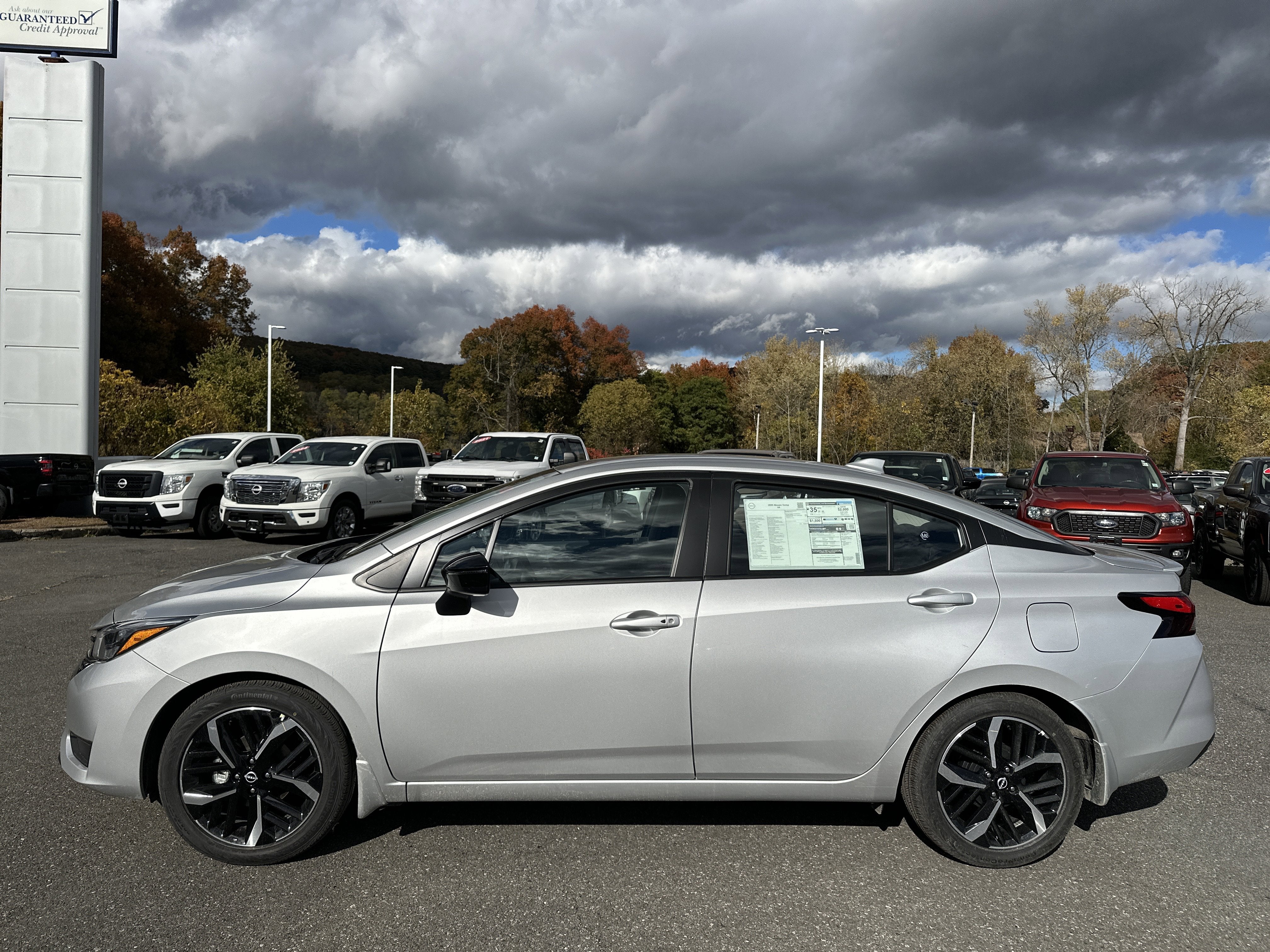 2025 Nissan Versa SR