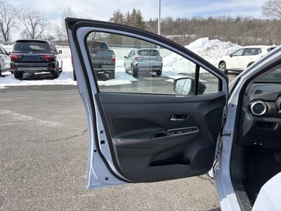 2025 Nissan Versa SR