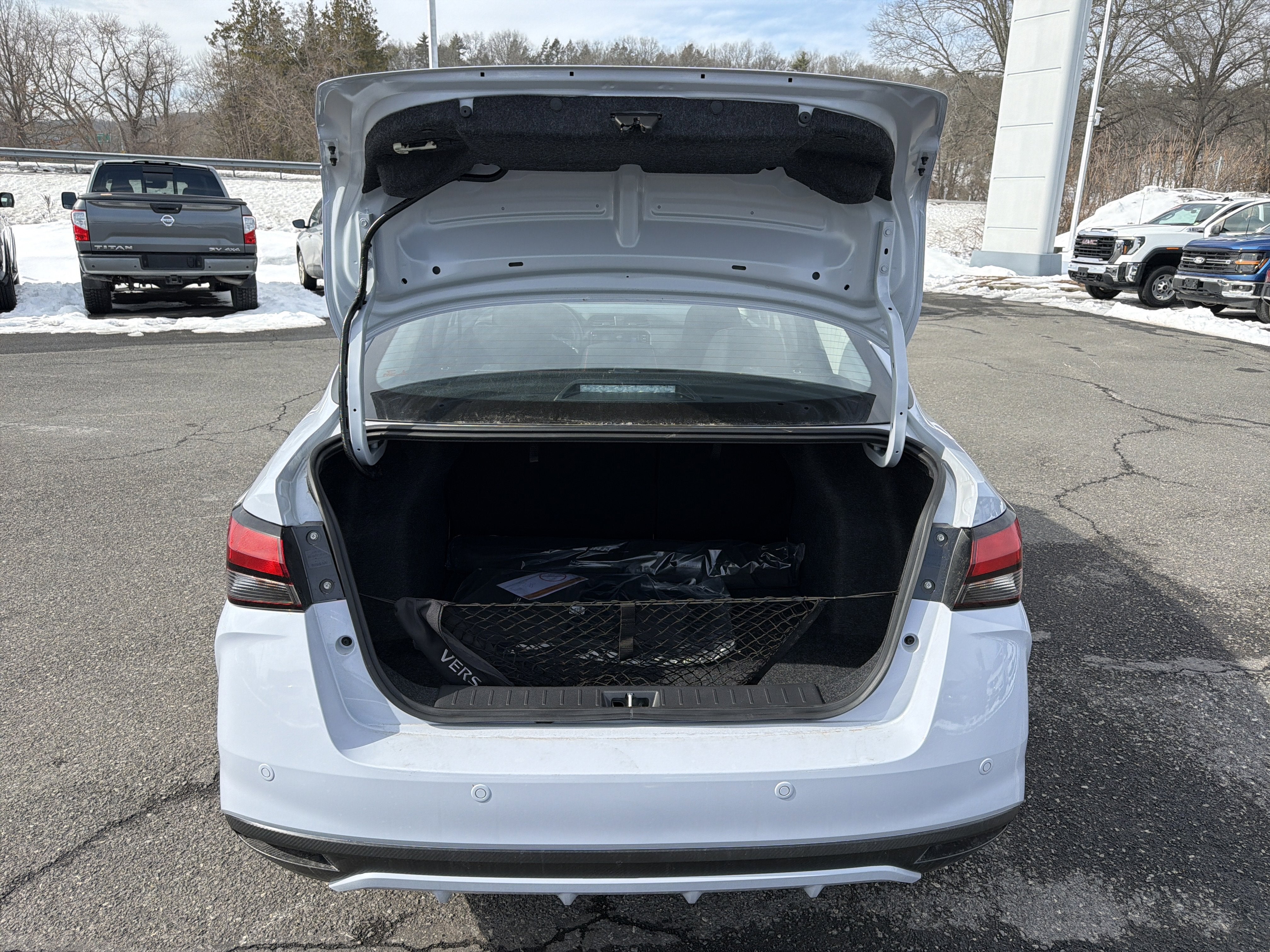 2025 Nissan Versa SR