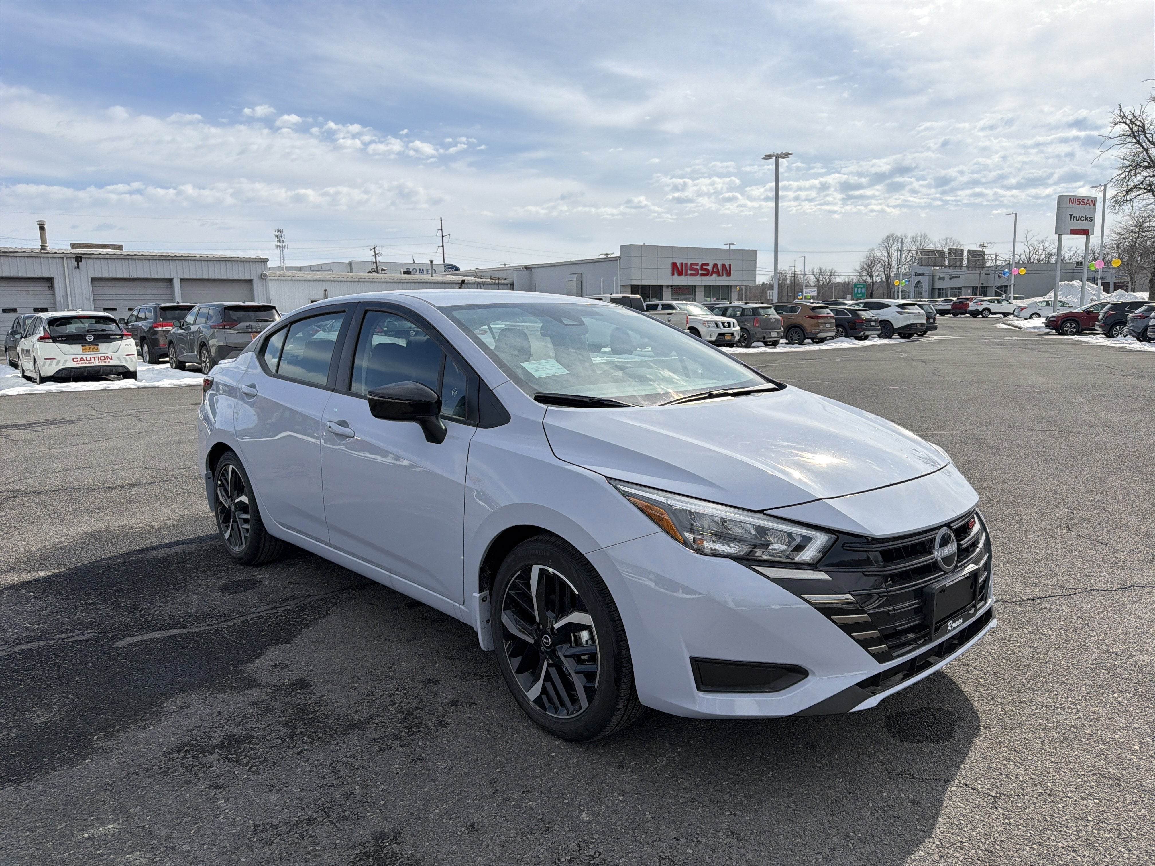 2025 Nissan Versa SR