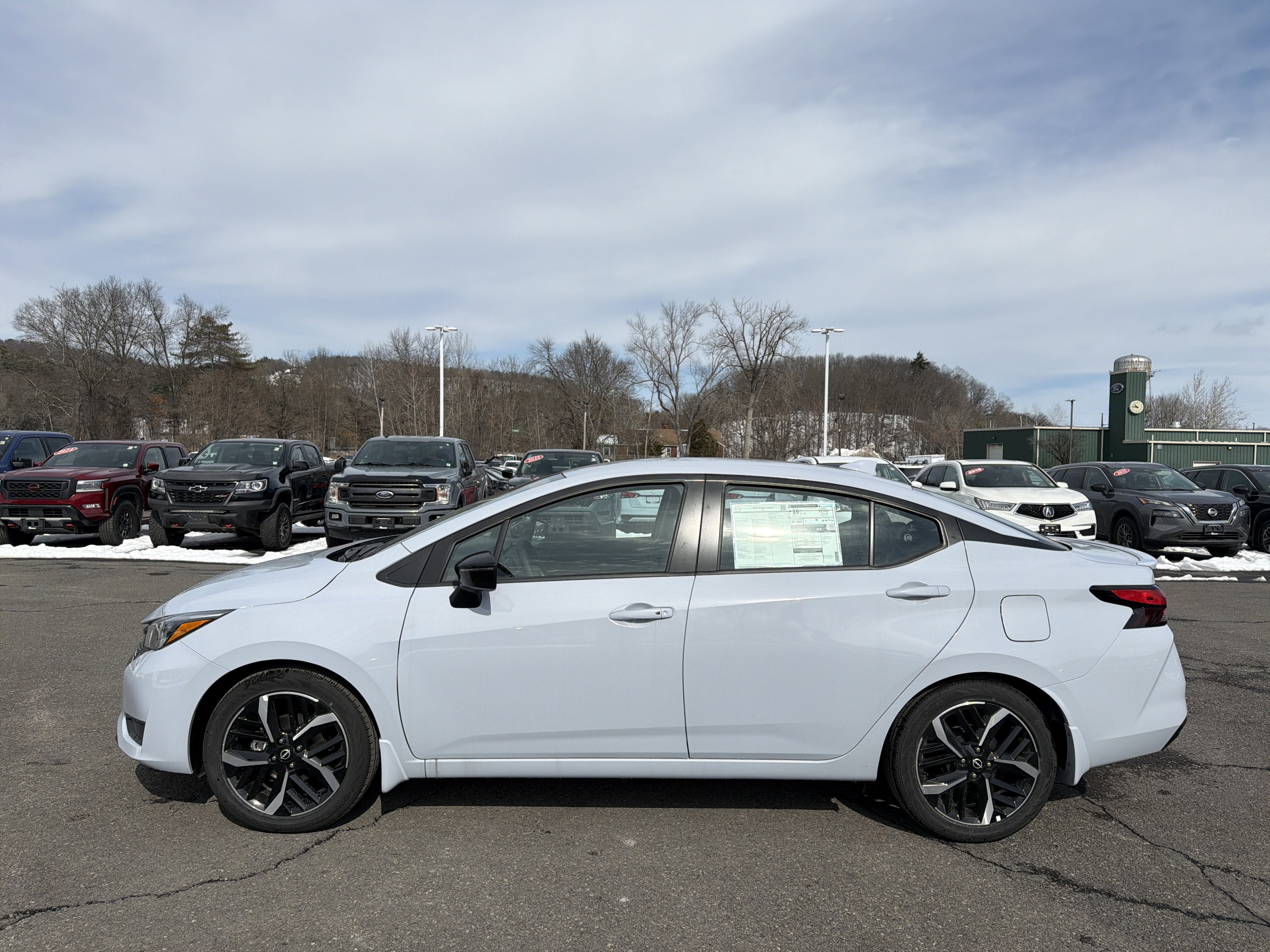 2025 Nissan Versa SR