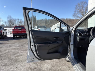 2025 Nissan Versa SR