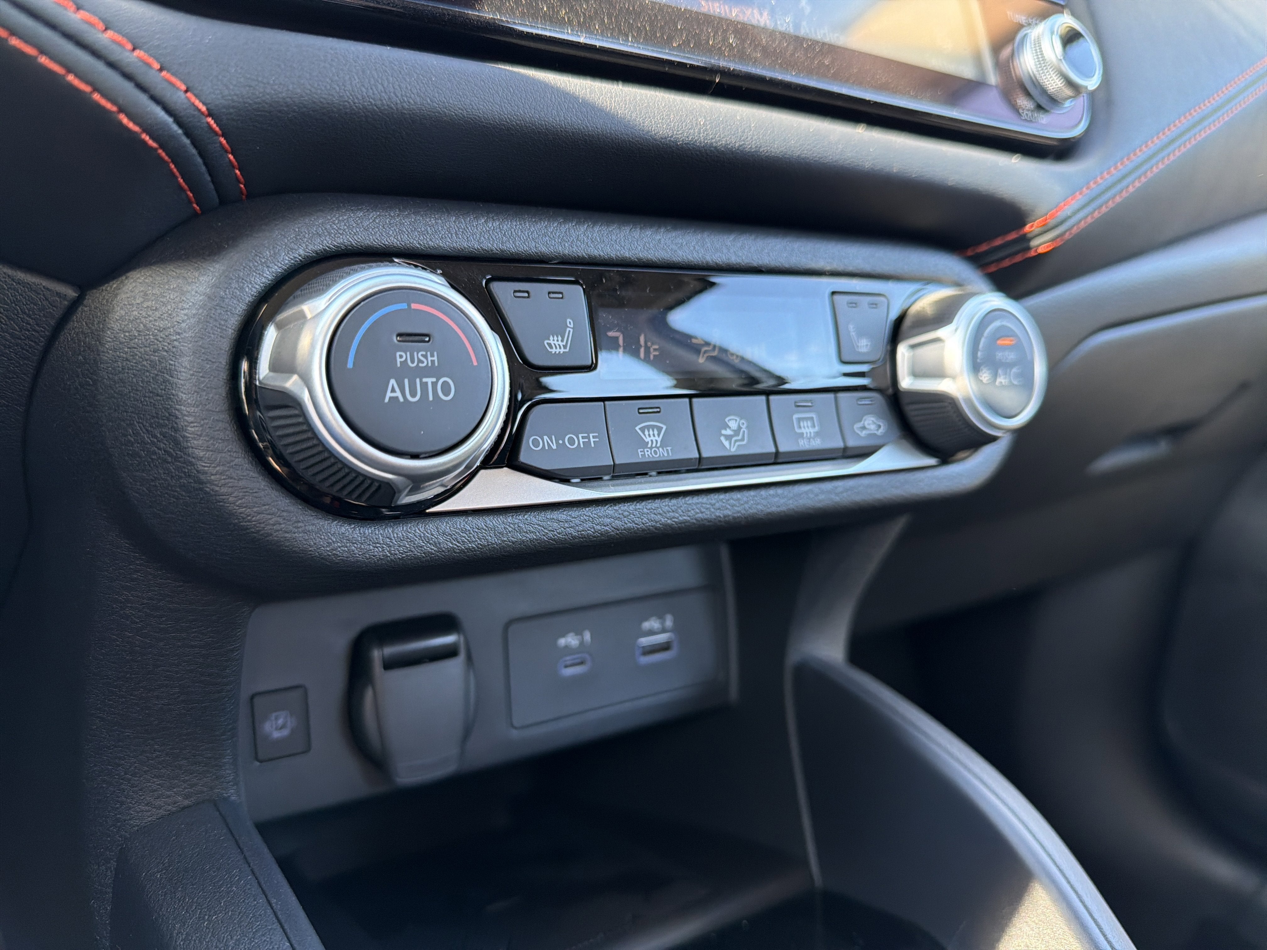 2025 Nissan Versa SR