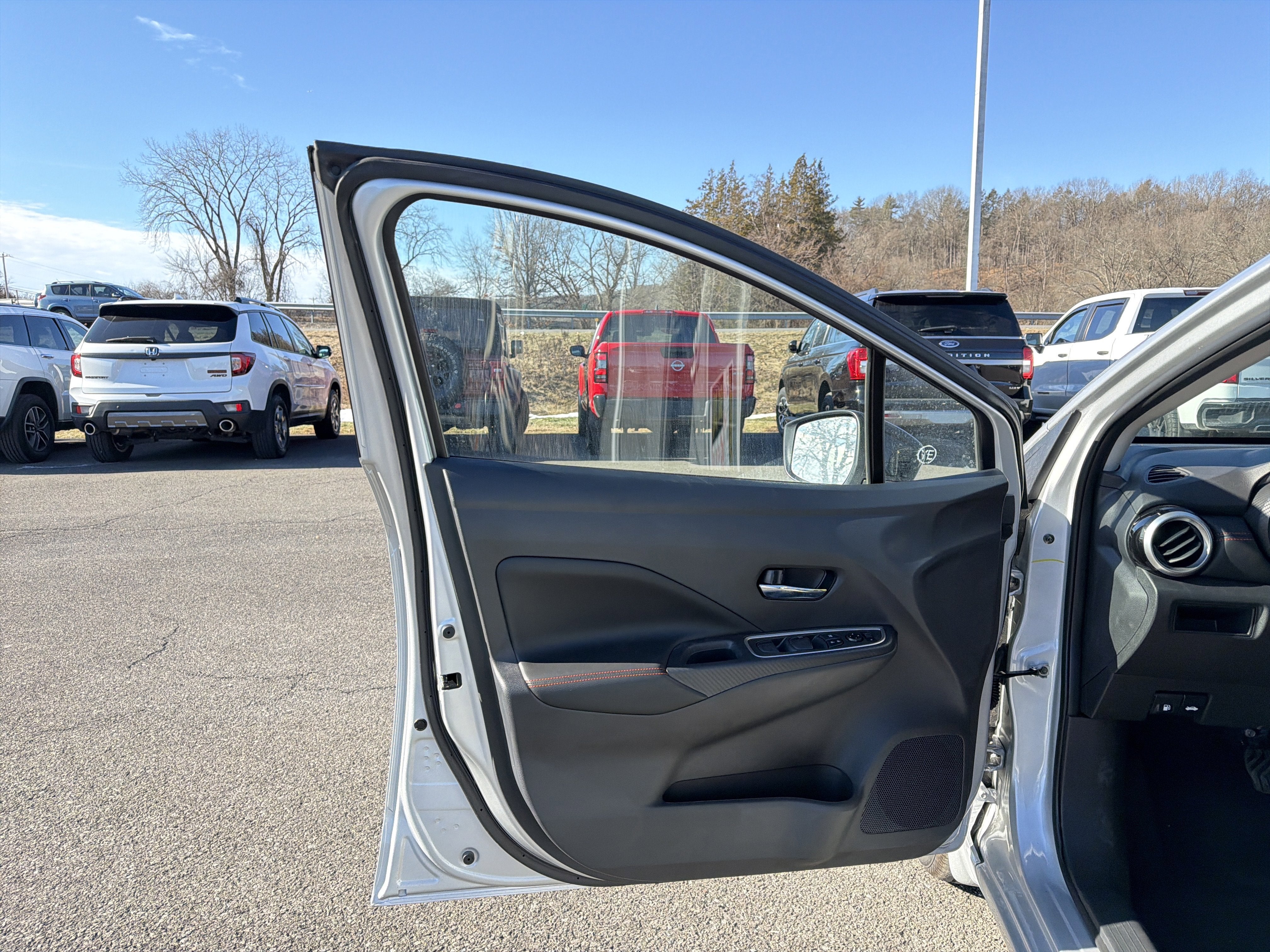 2025 Nissan Versa SR