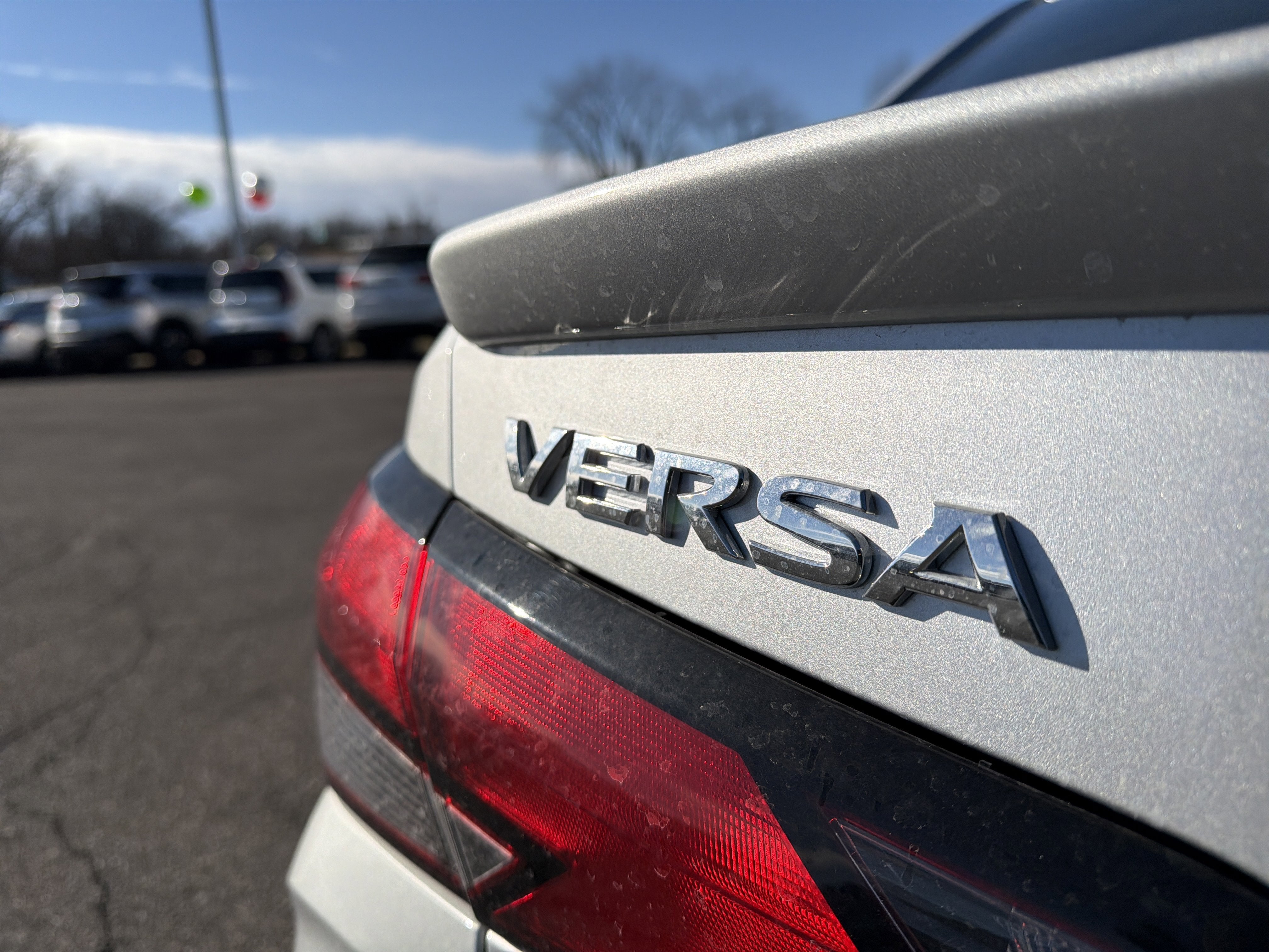 2025 Nissan Versa SR