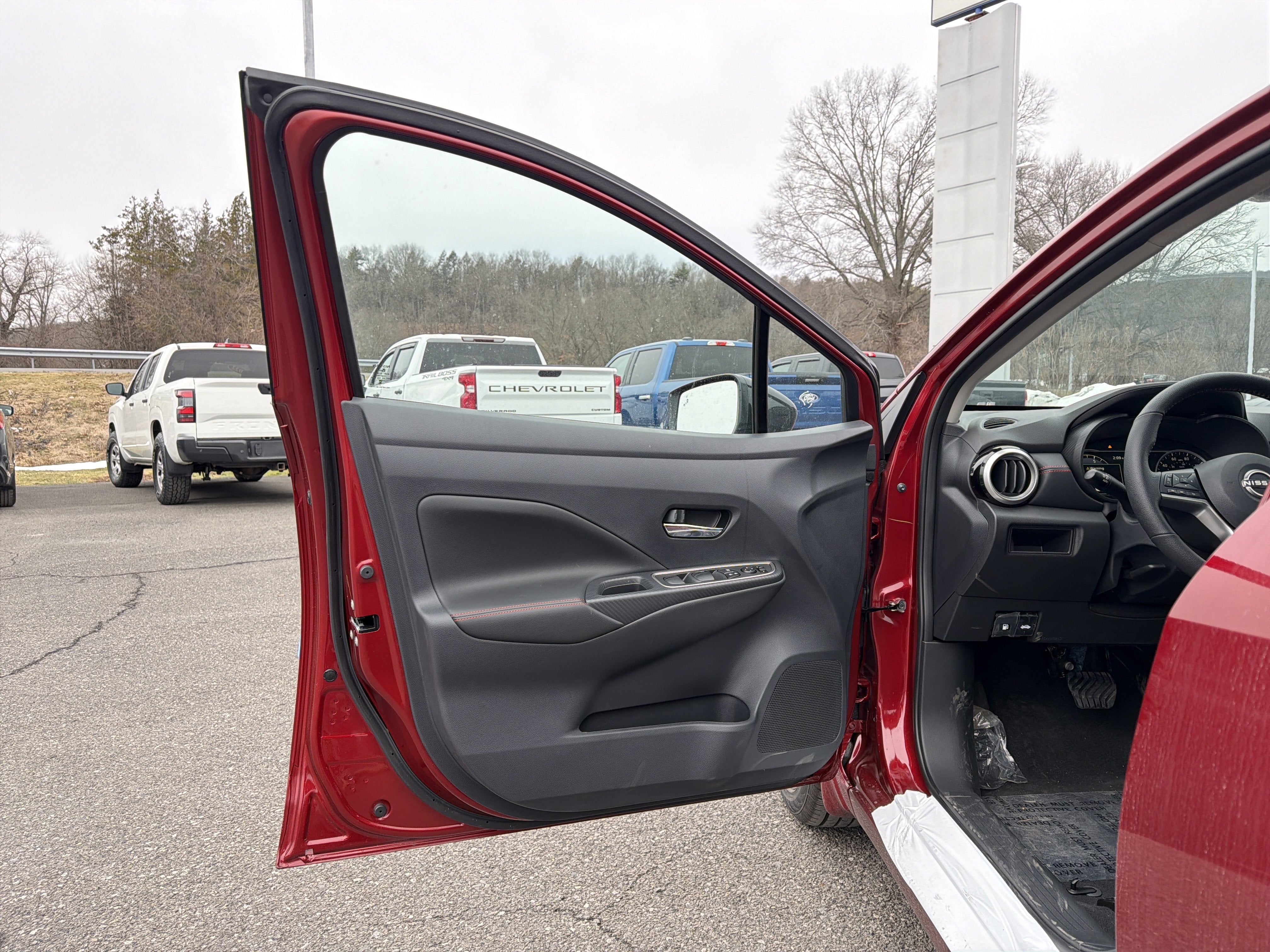 2025 Nissan Versa SR