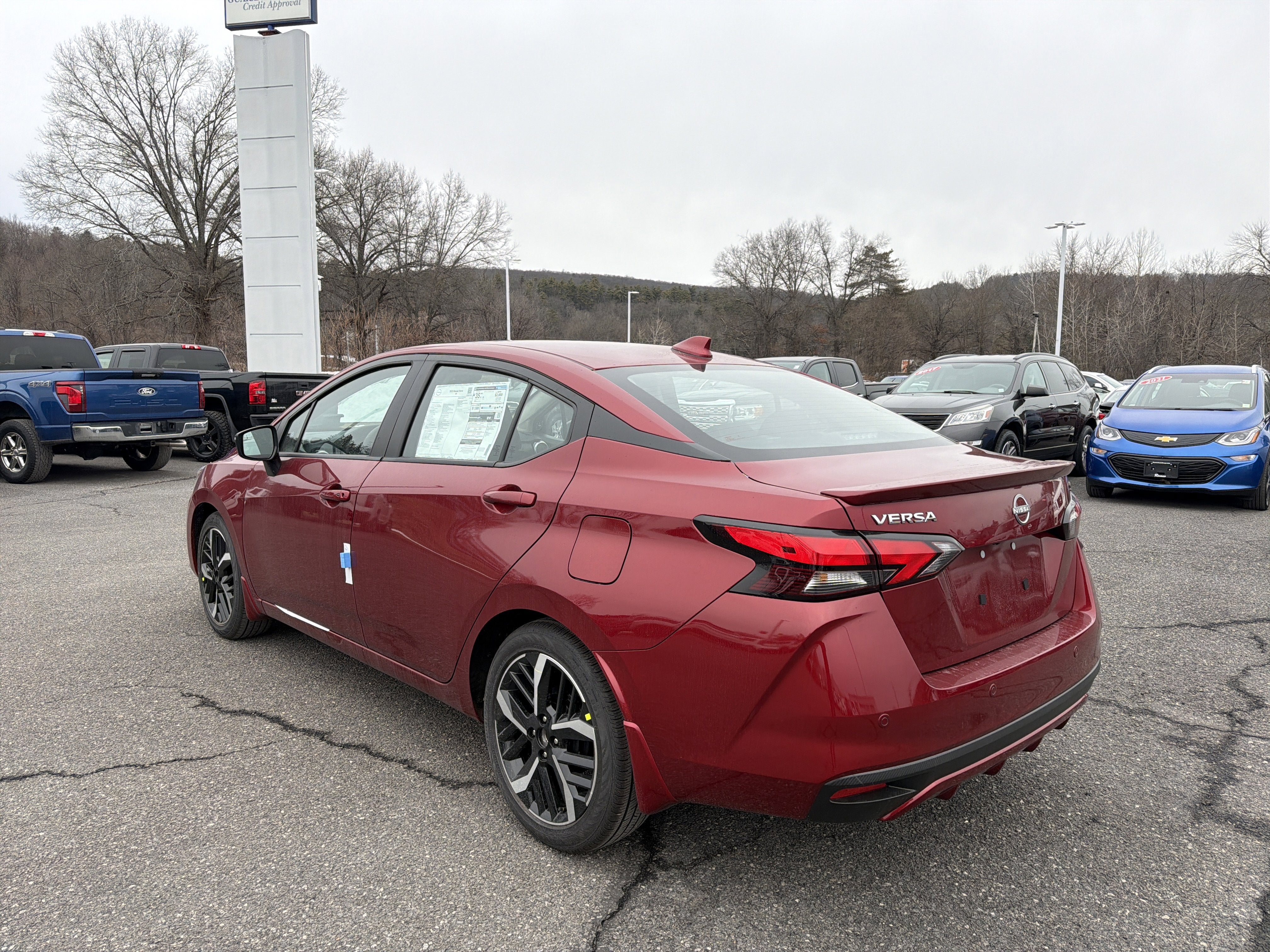 2025 Nissan Versa SR