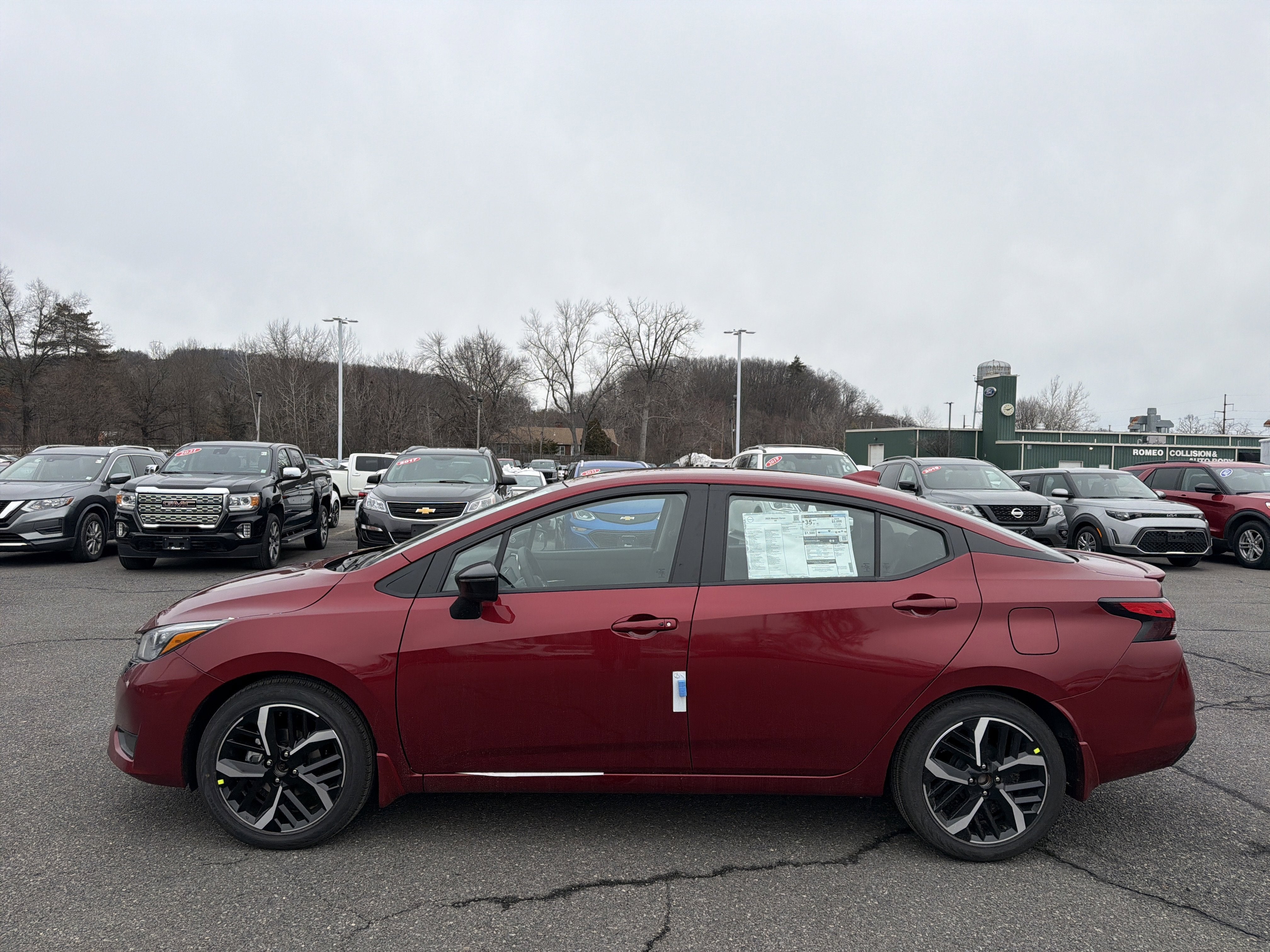 2025 Nissan Versa SR