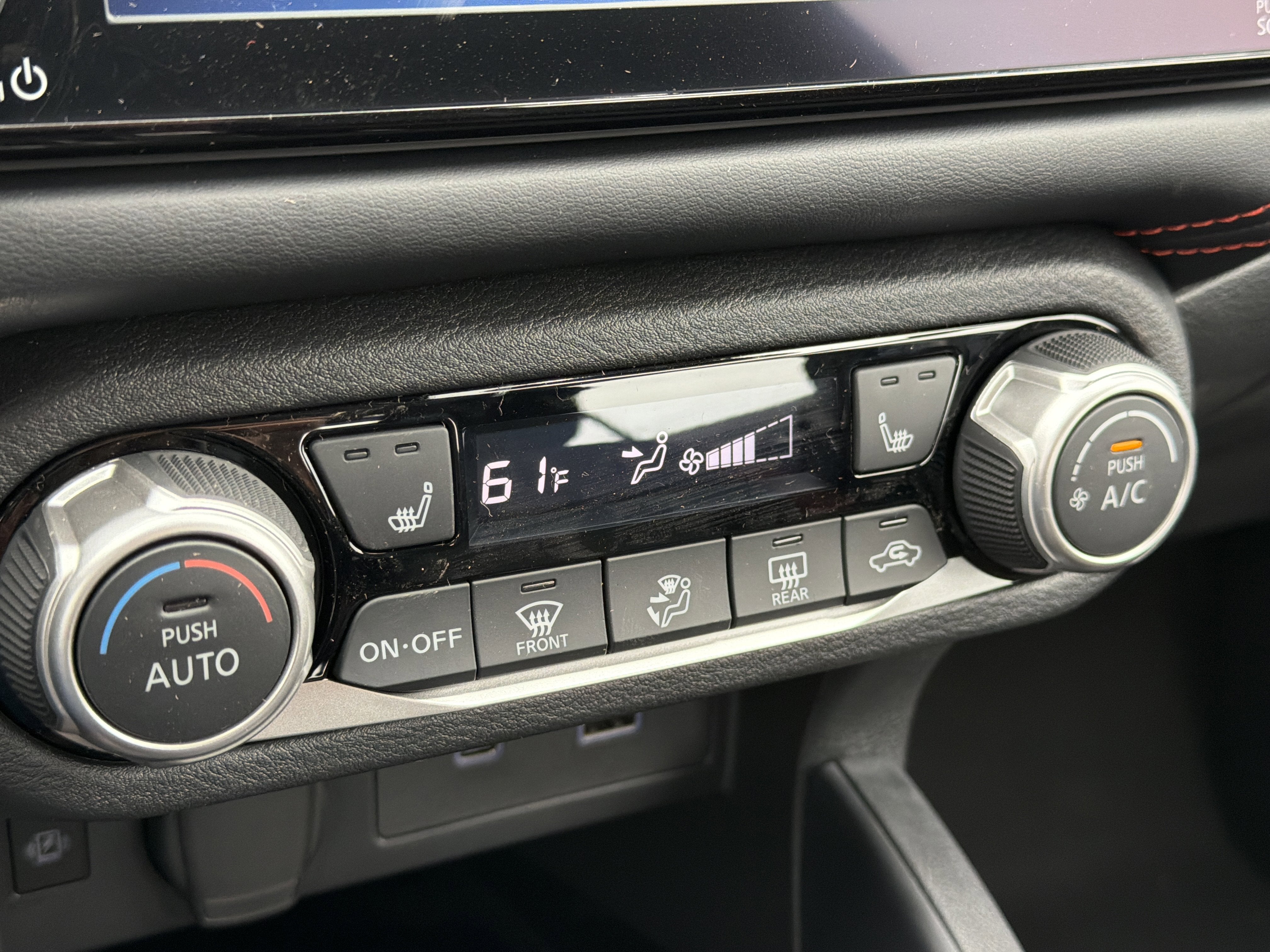 2025 Nissan Versa SR