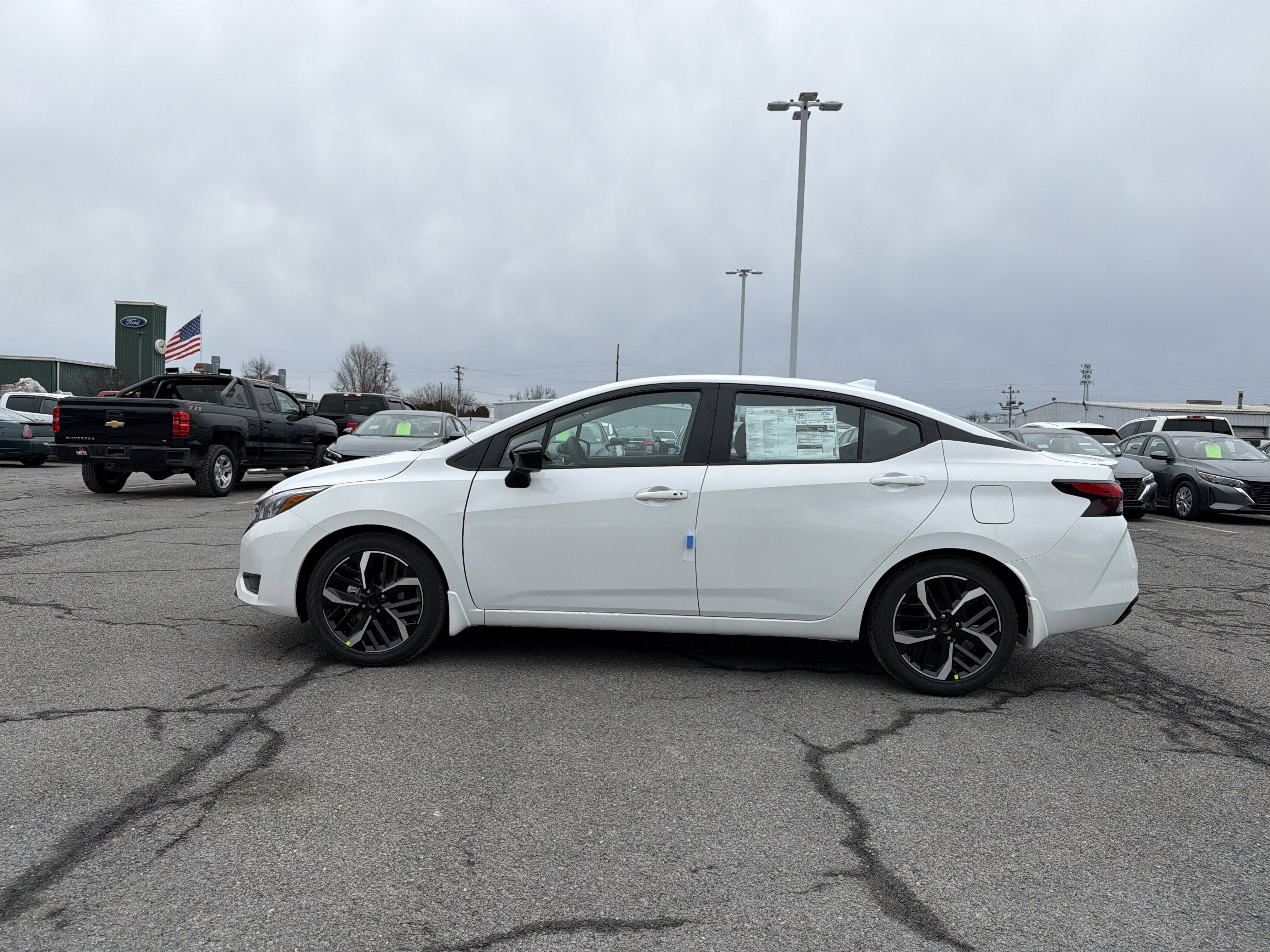 2025 Nissan Versa SR