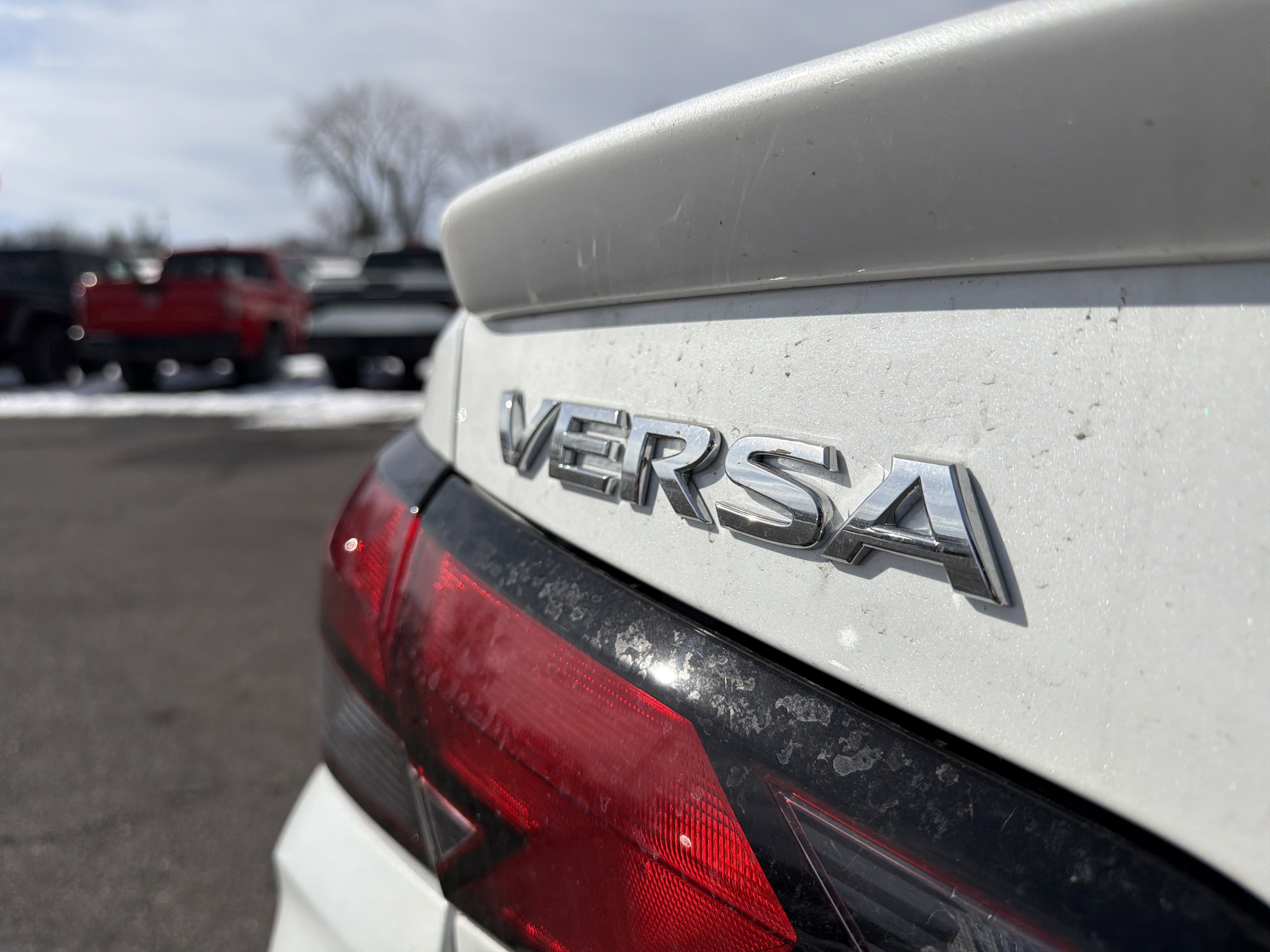 2025 Nissan Versa SR