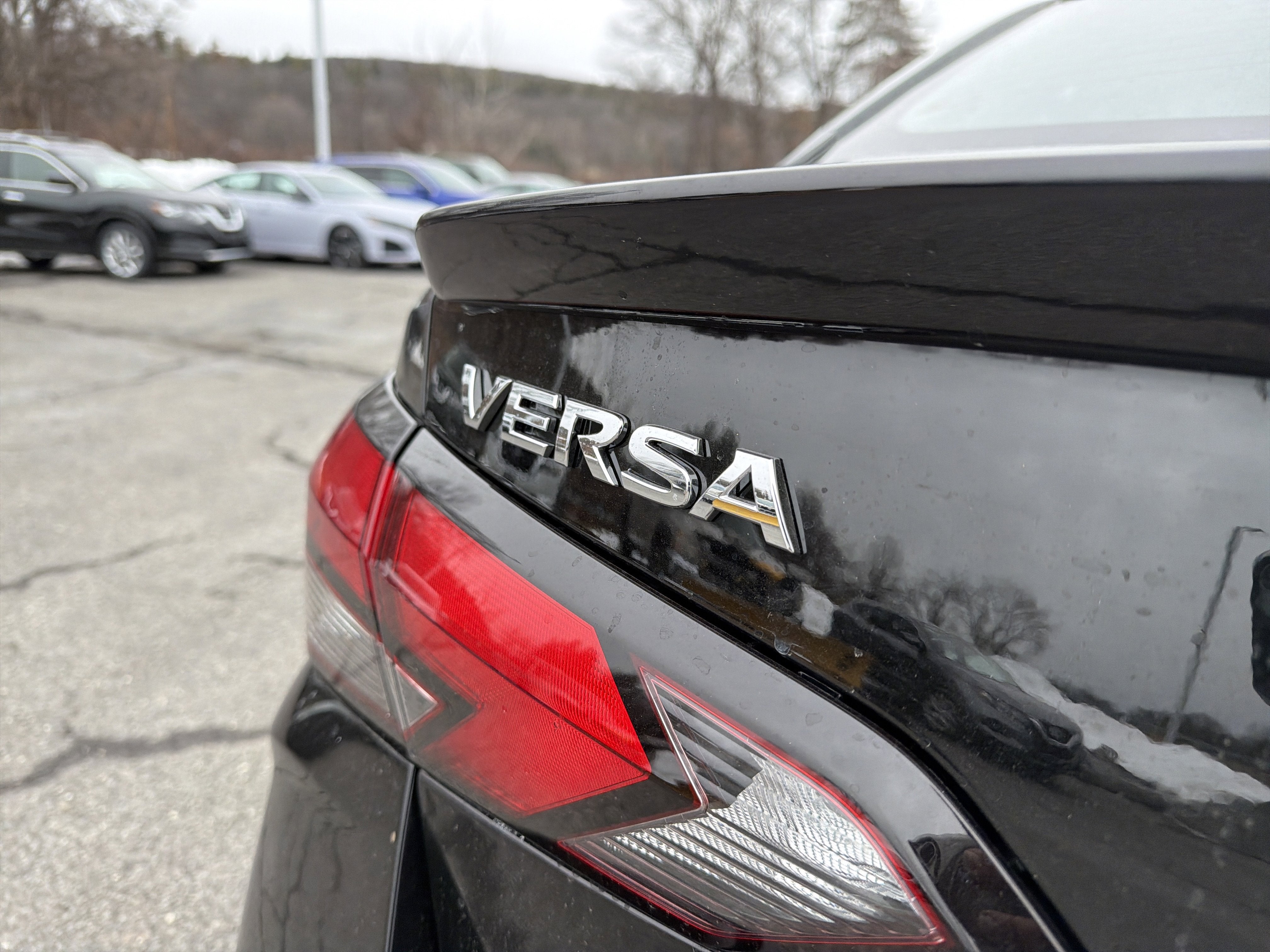 2025 Nissan Versa SR