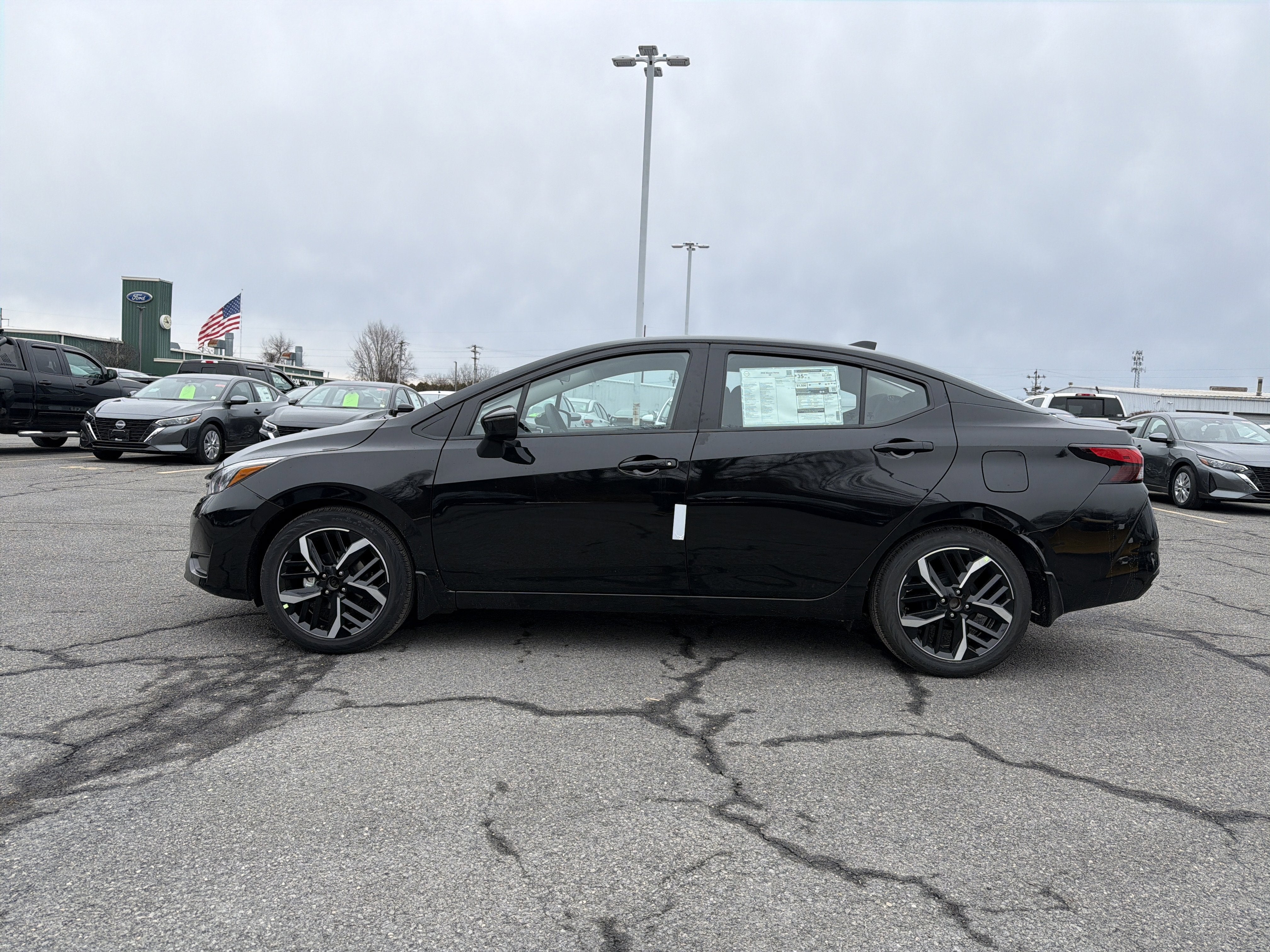 2025 Nissan Versa SR