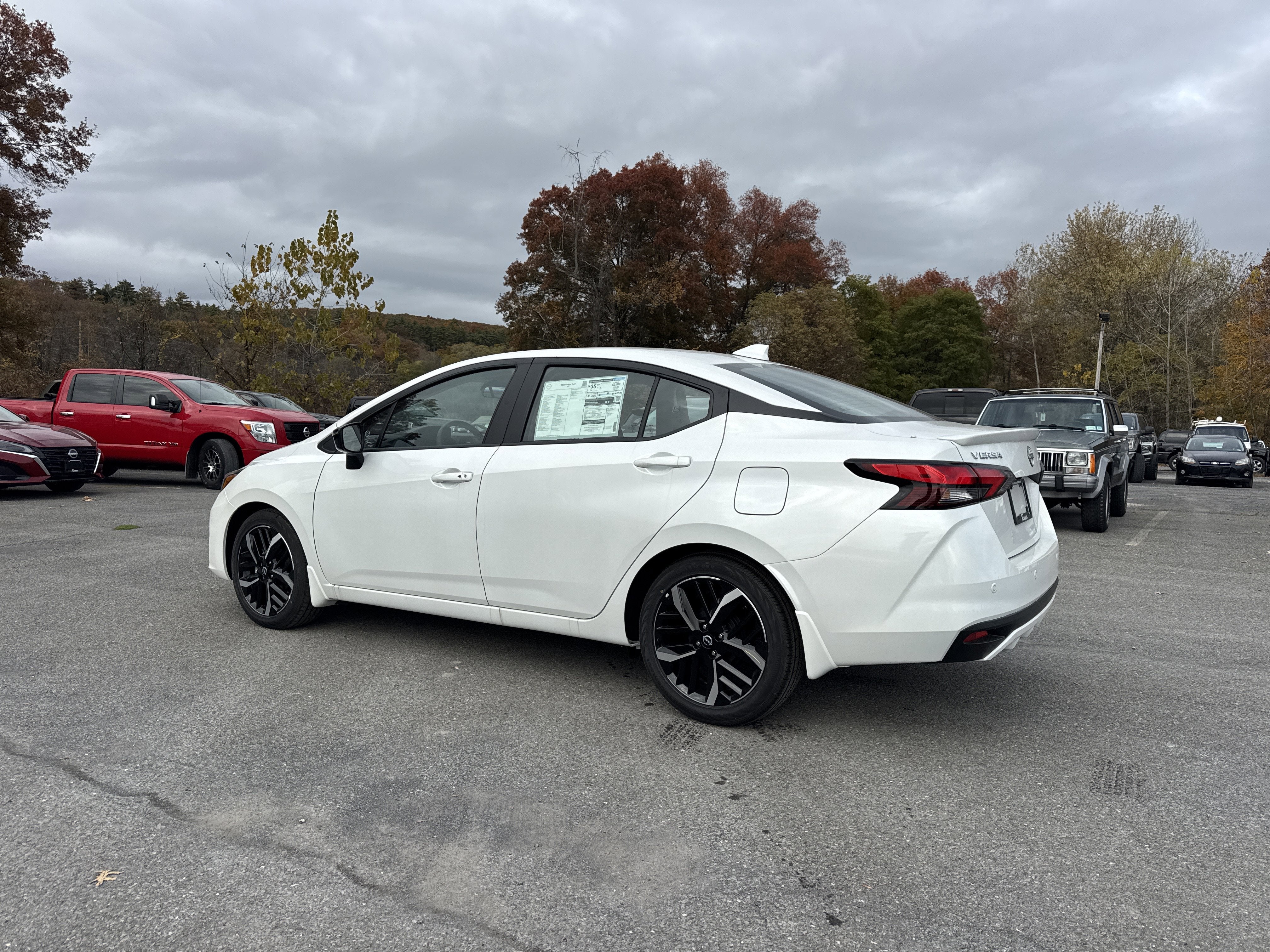 2025 Nissan Versa SR