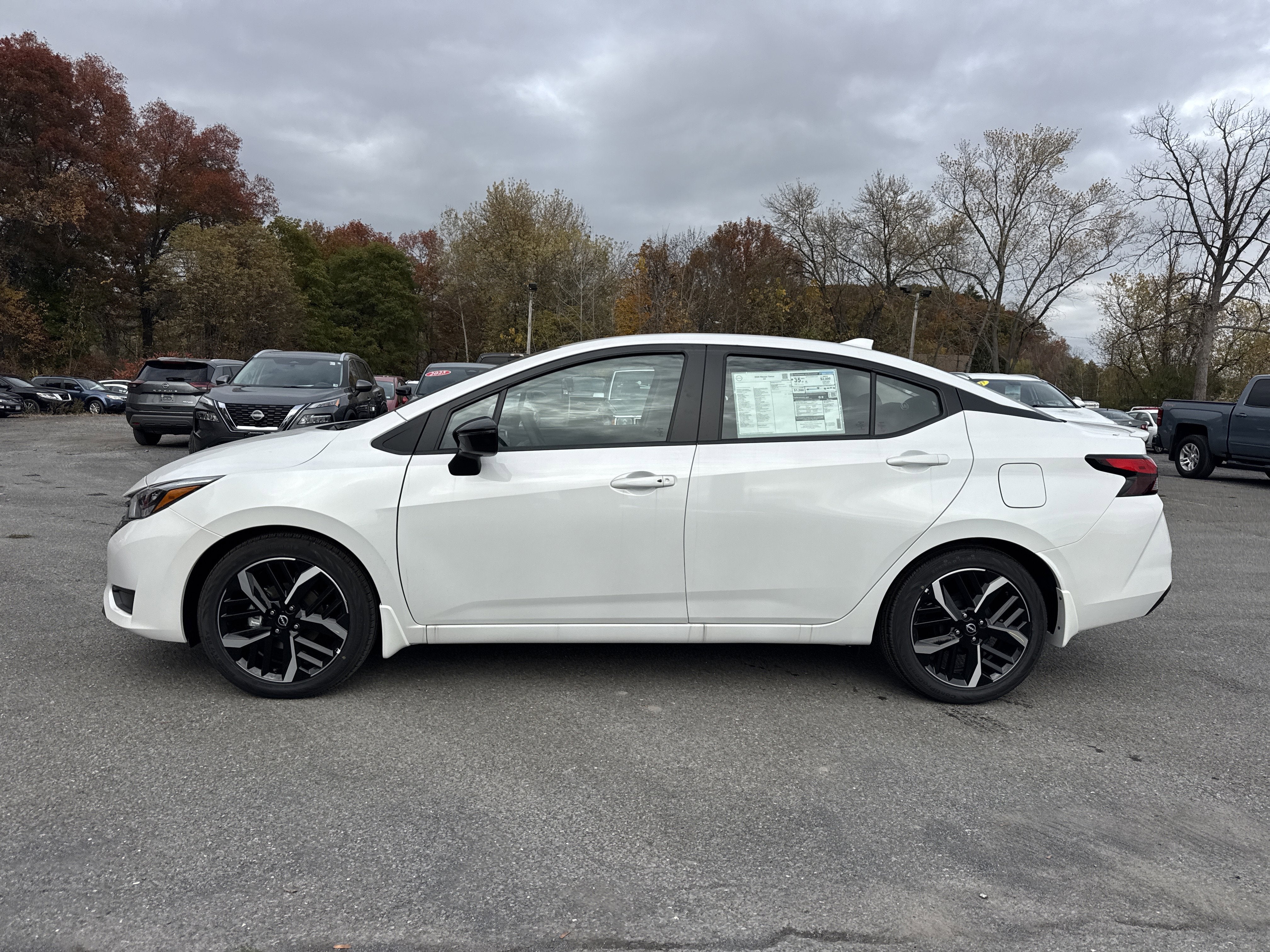2025 Nissan Versa SR