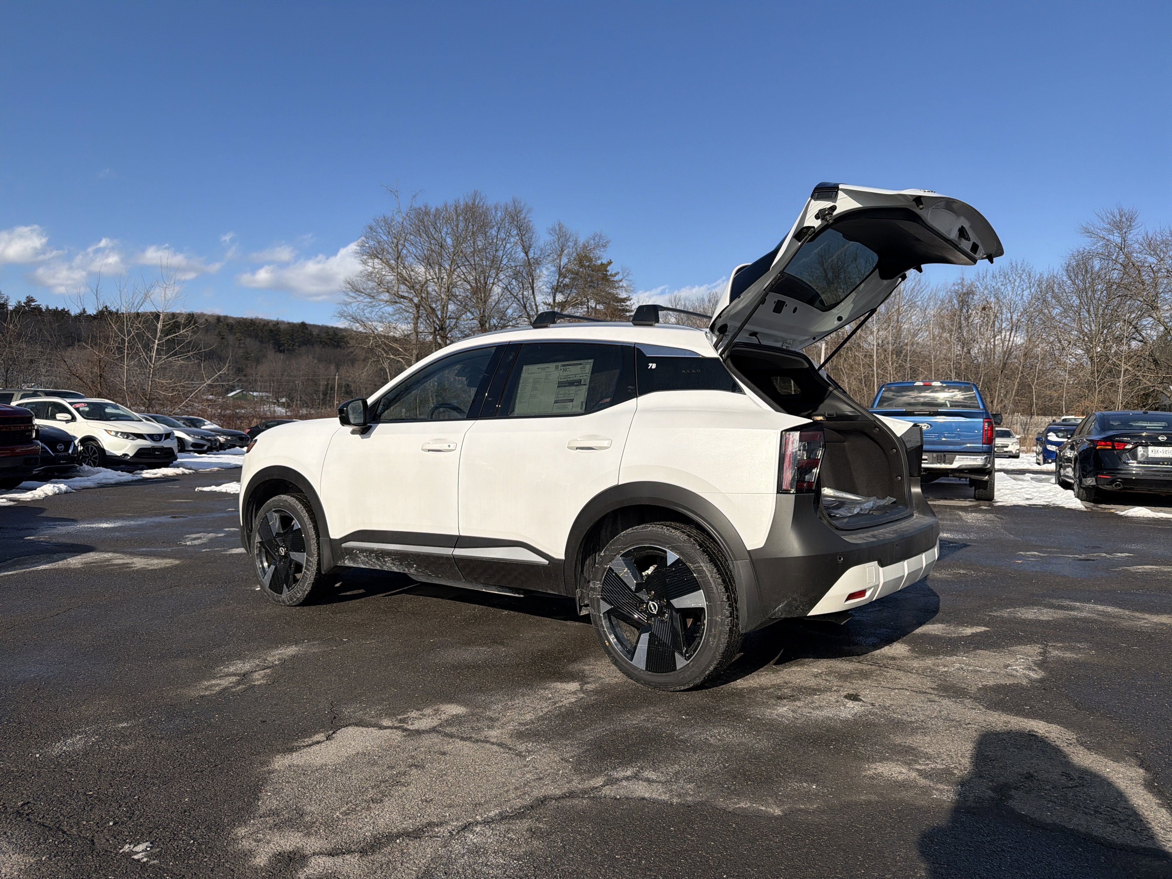 2026 Nissan Kicks SR