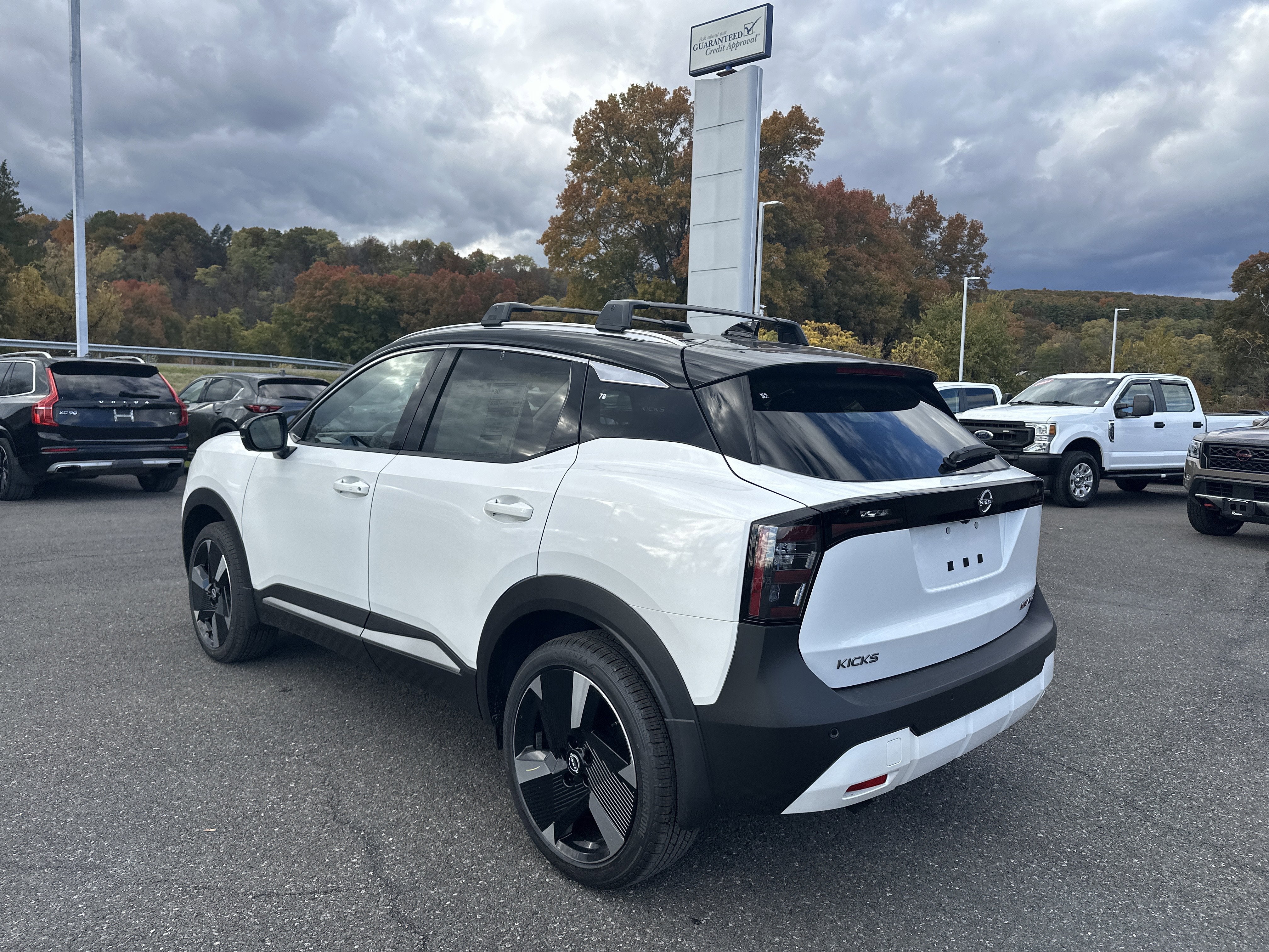 2026 Nissan Kicks SR