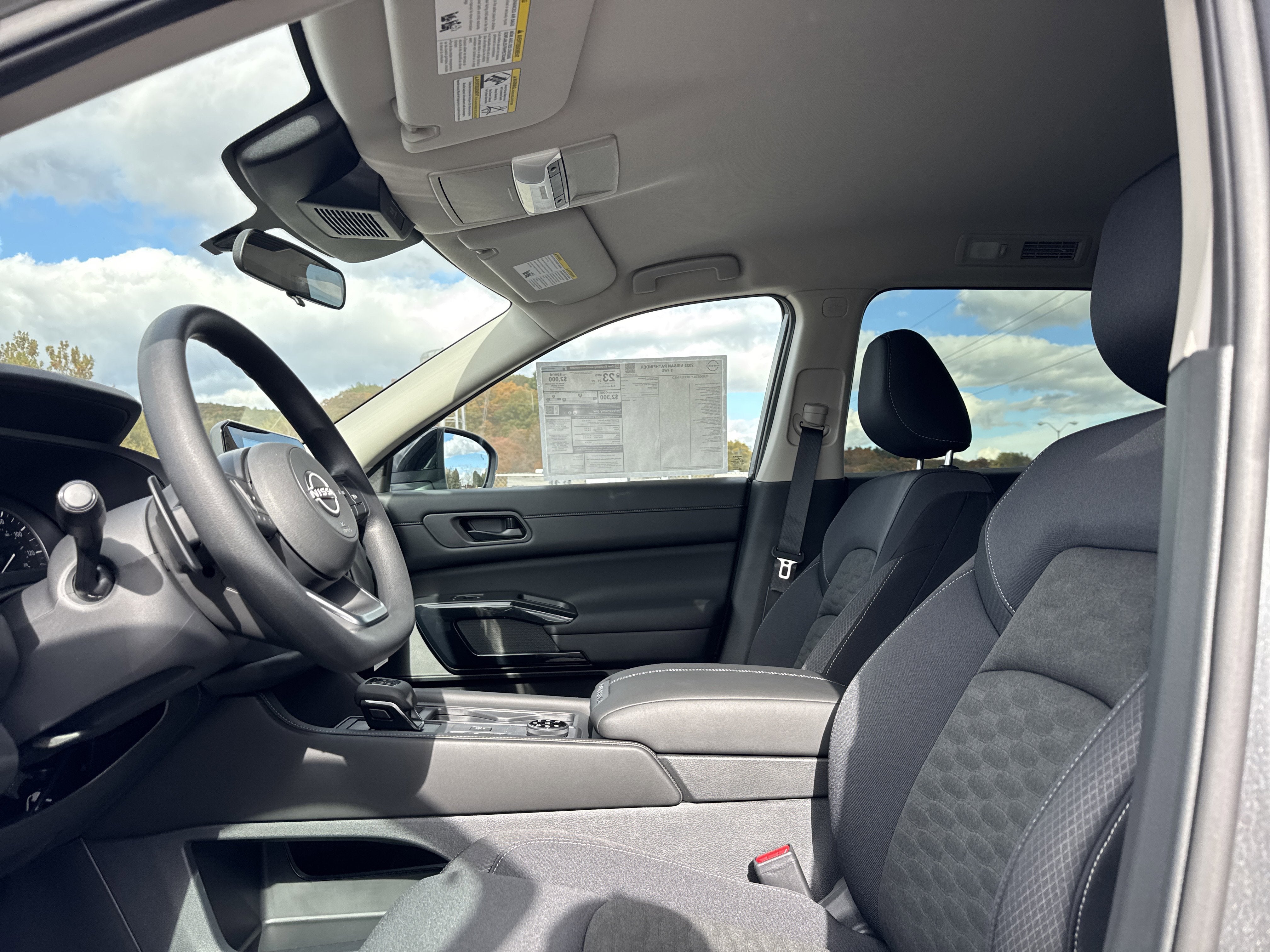 2025 Nissan Pathfinder S