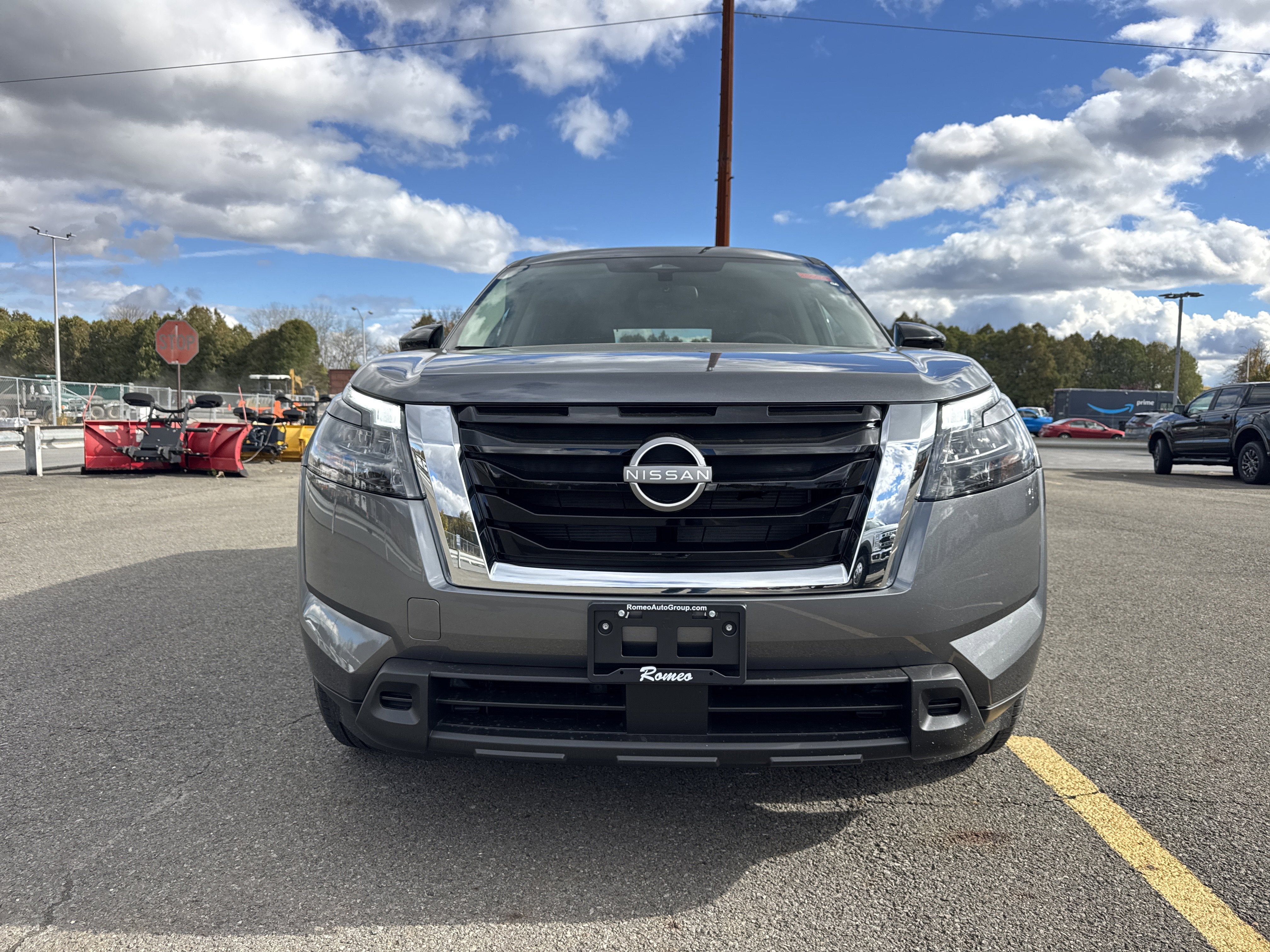 2025 Nissan Pathfinder S