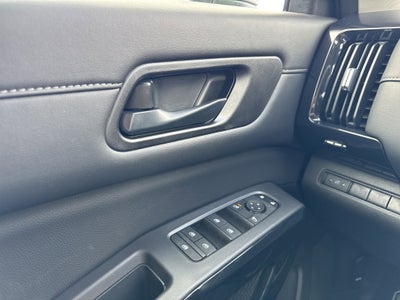 2025 Nissan Pathfinder S