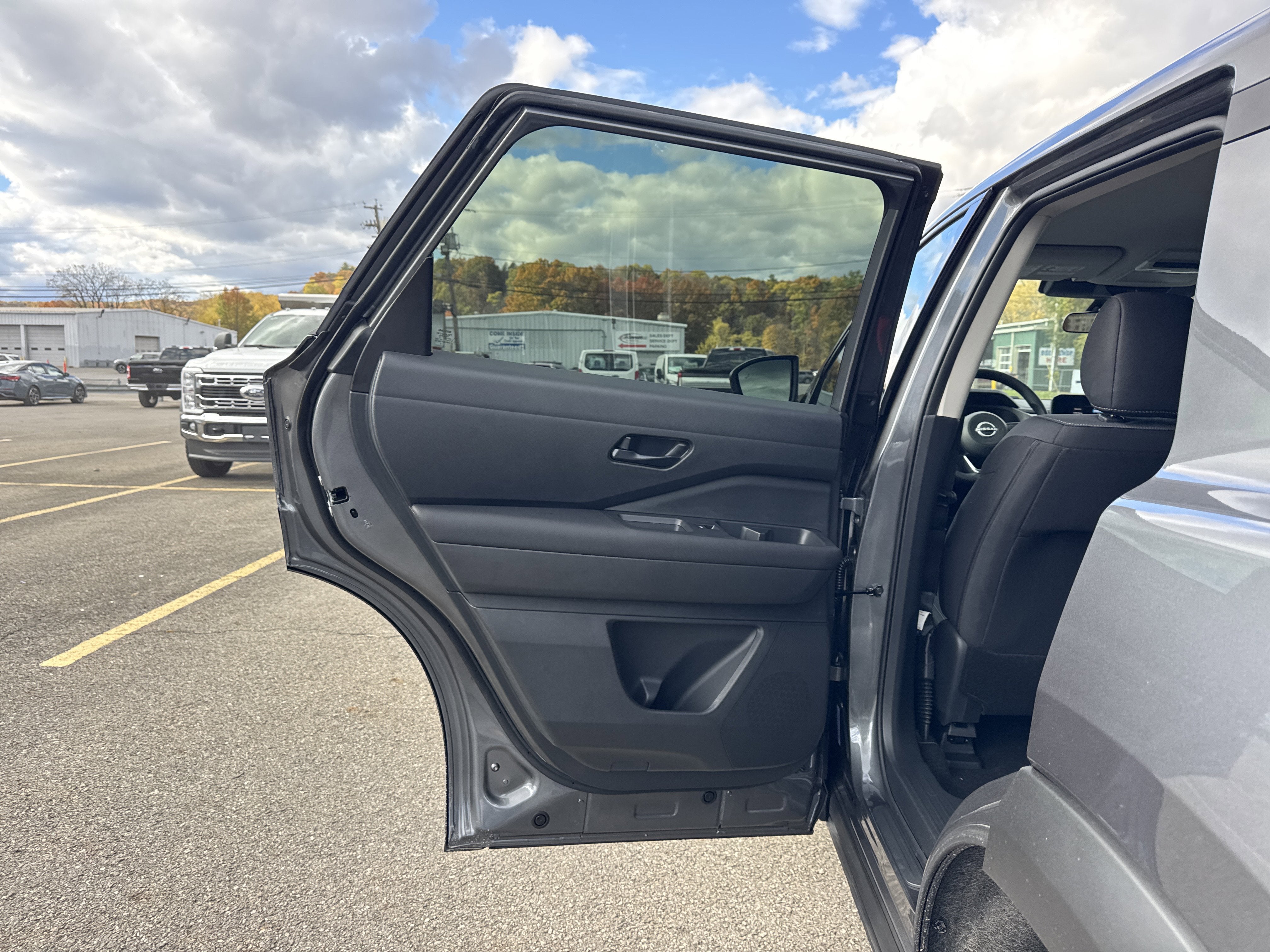 2025 Nissan Pathfinder S