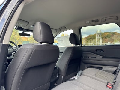 2025 Nissan Pathfinder S