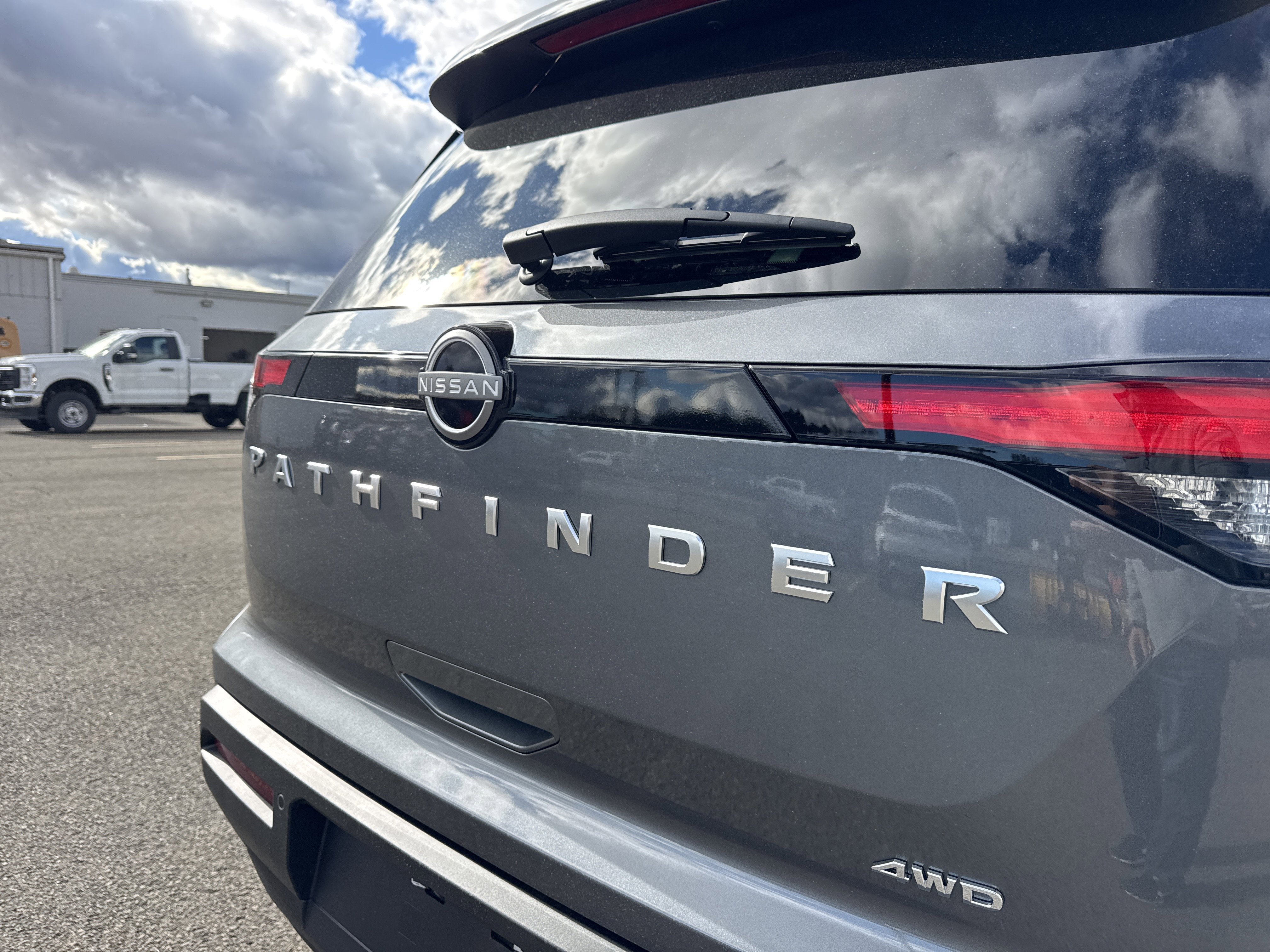 2025 Nissan Pathfinder S