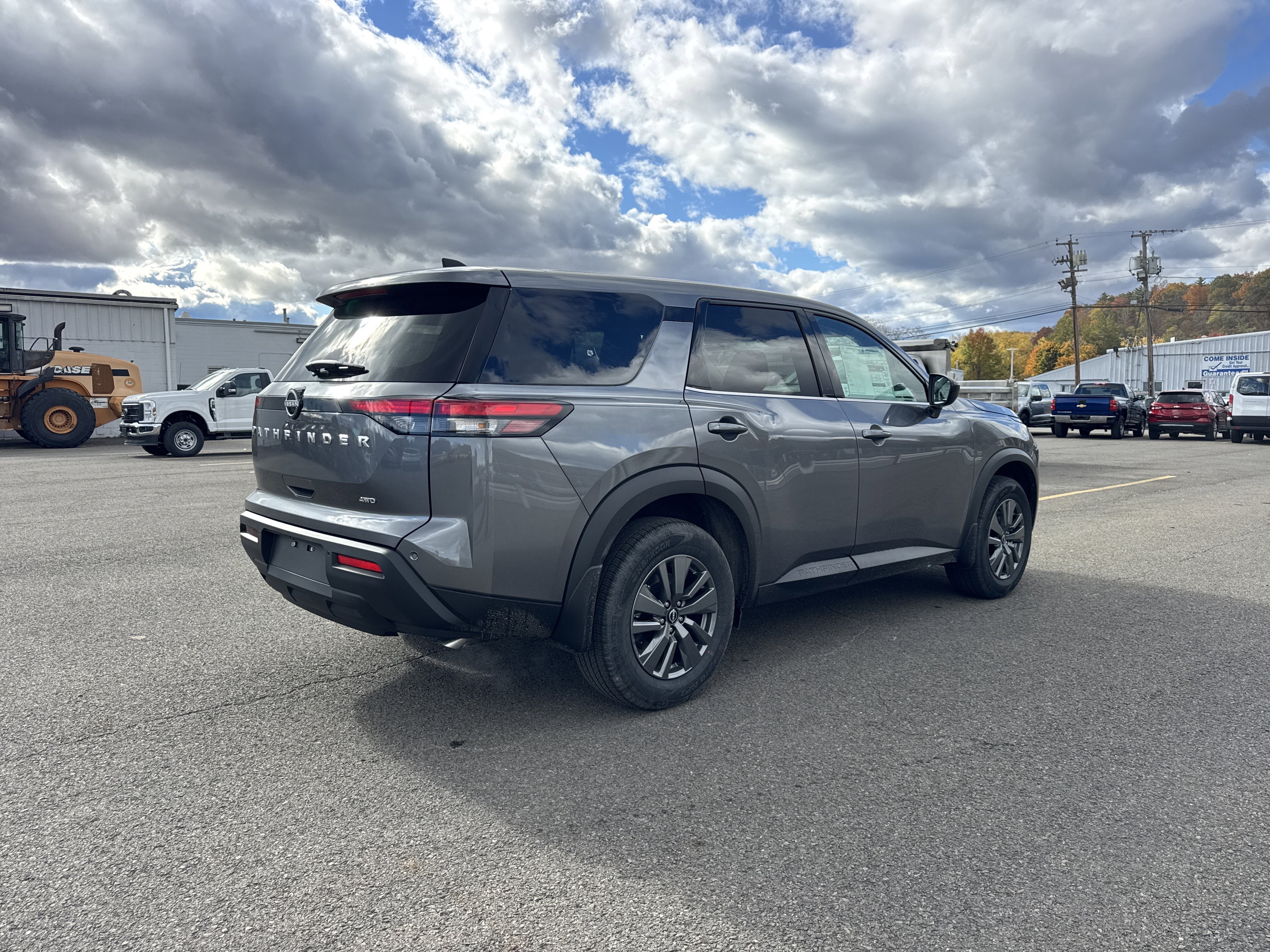 2025 Nissan Pathfinder S