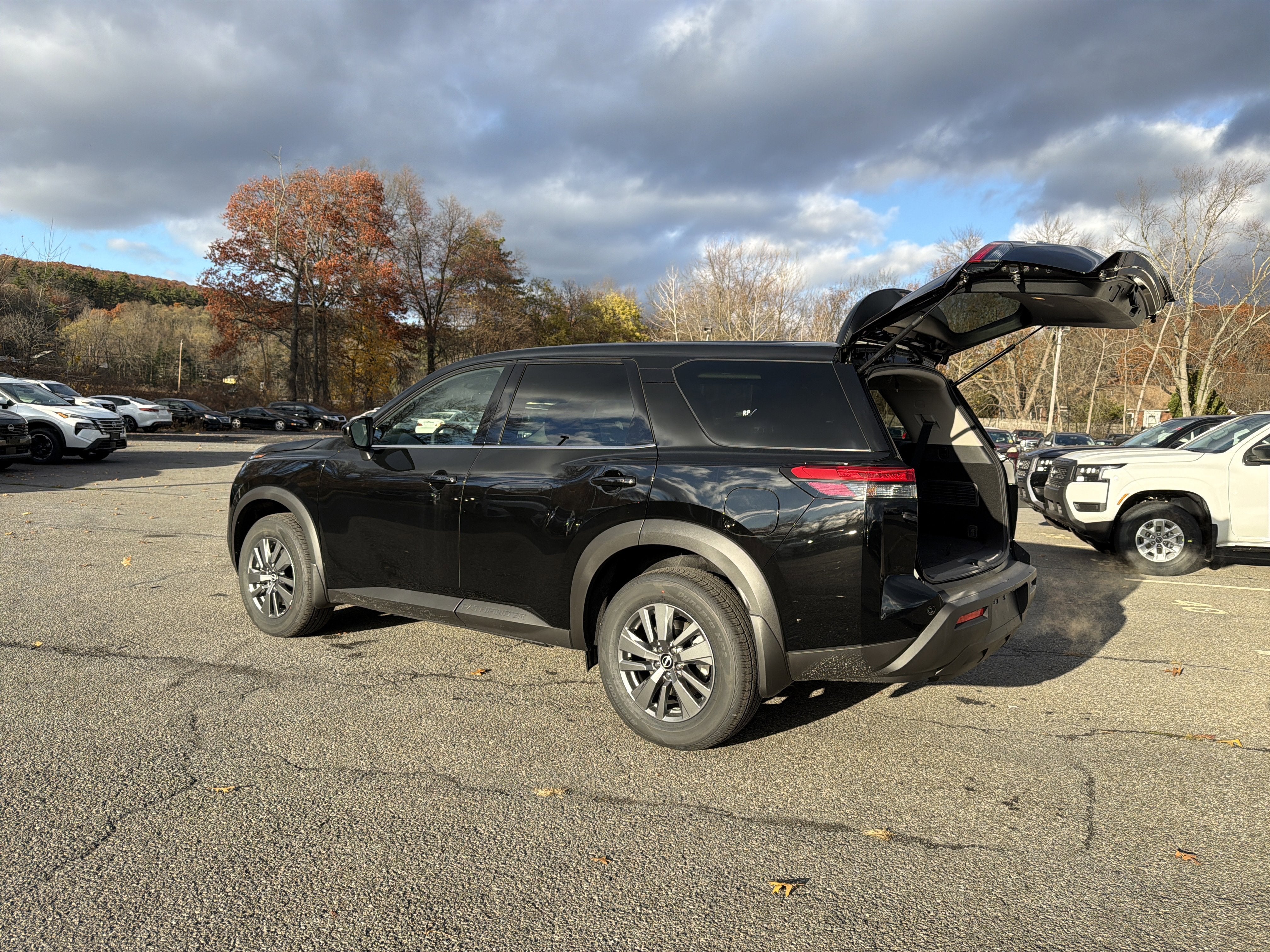 2025 Nissan Pathfinder S