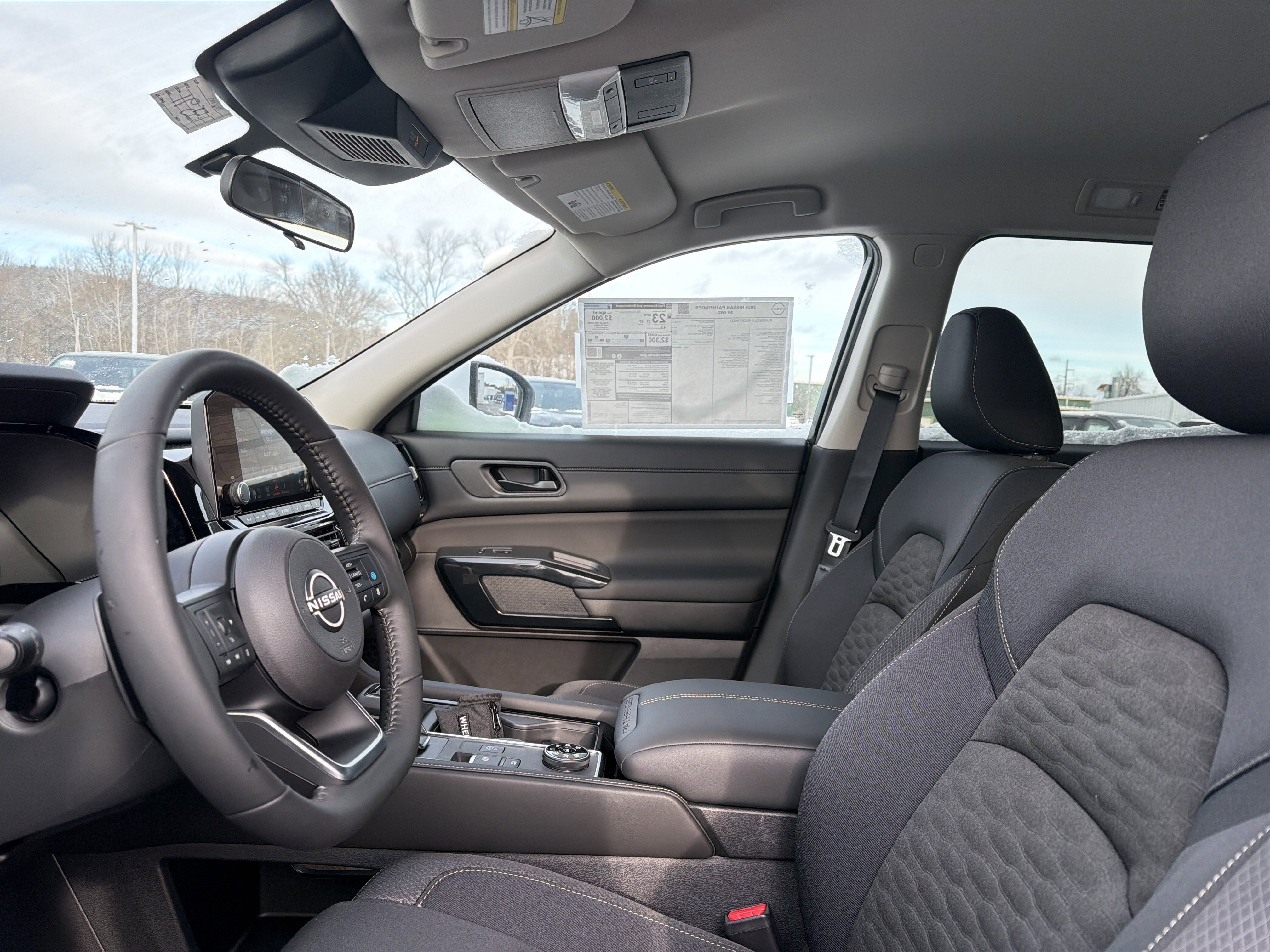 2025 Nissan Pathfinder SV