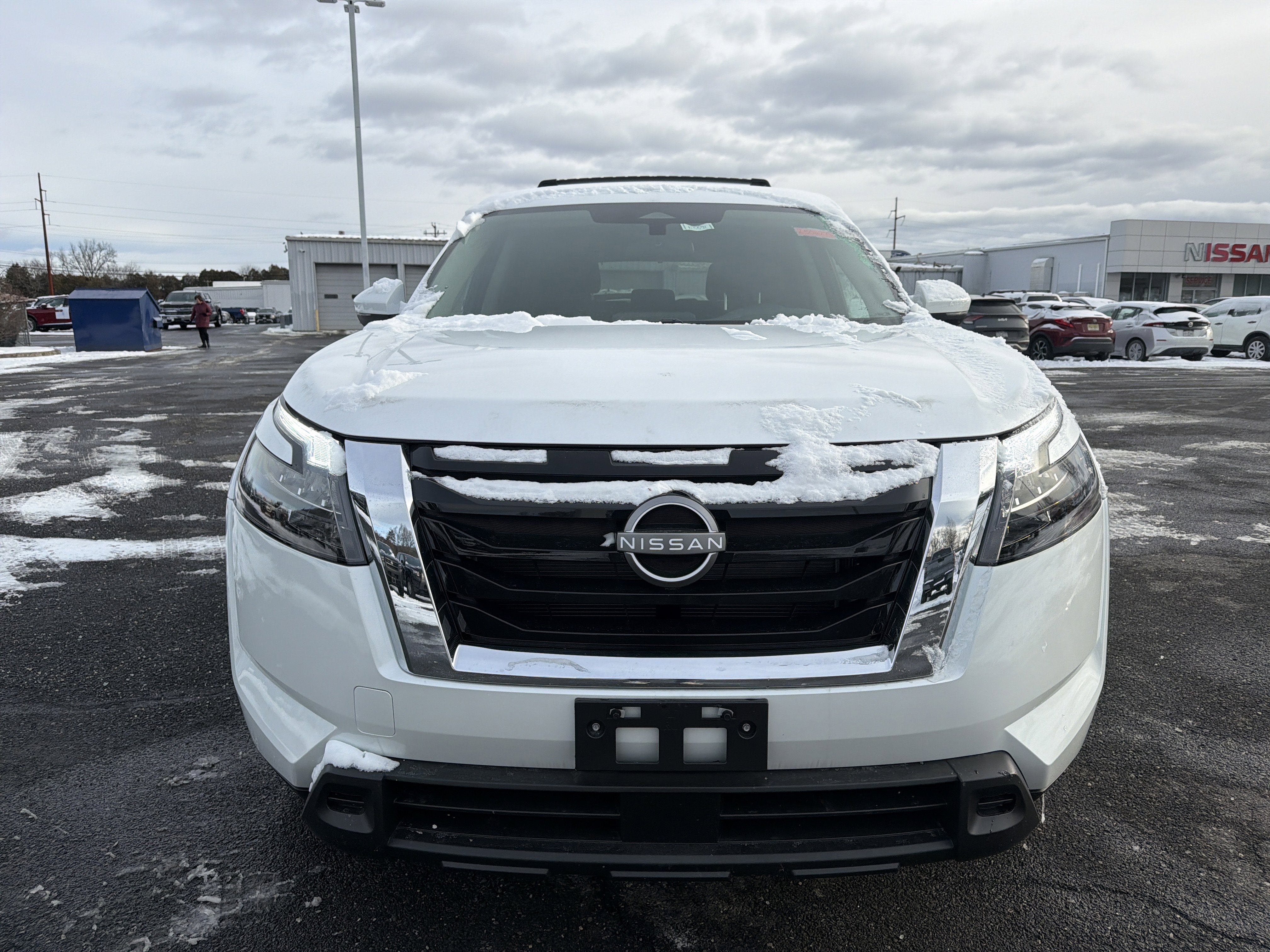 2025 Nissan Pathfinder SV