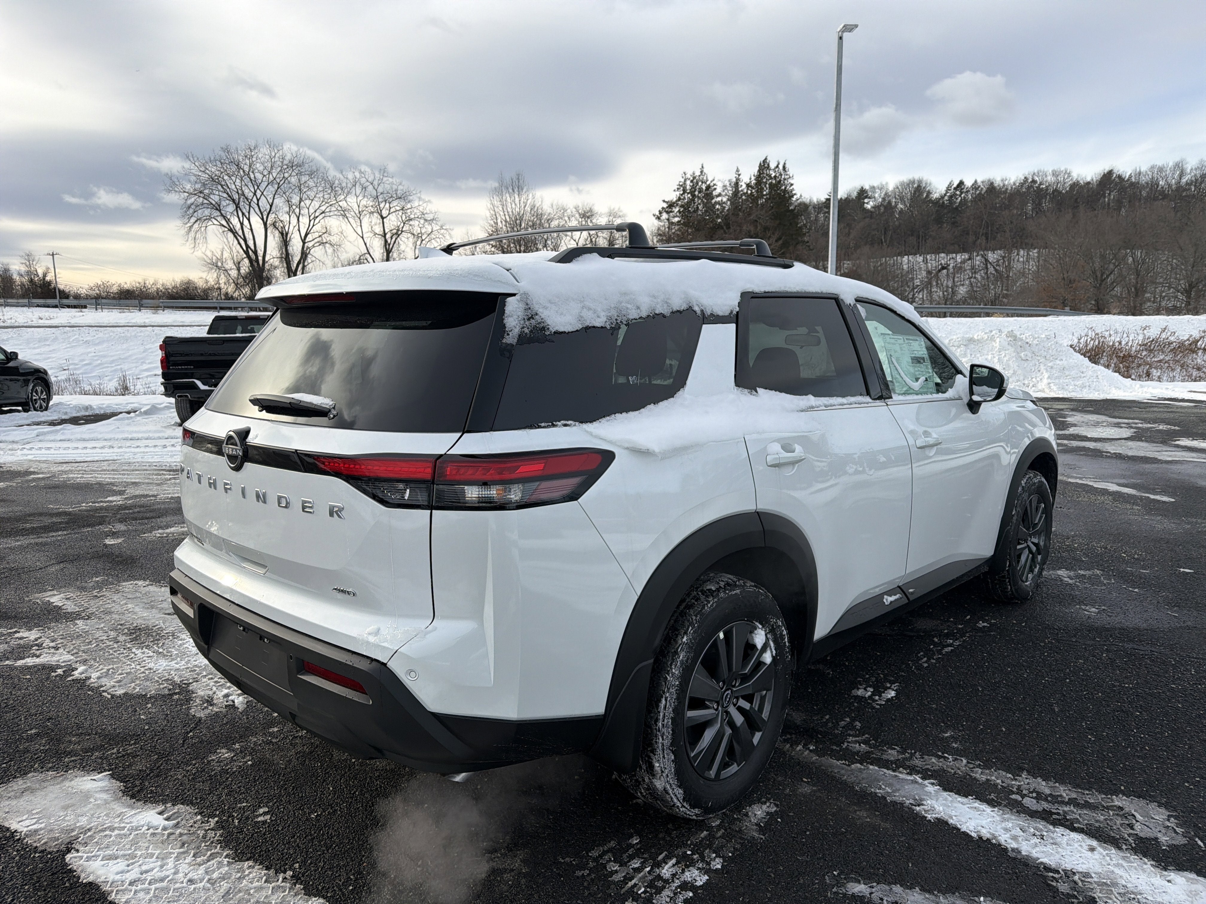 2025 Nissan Pathfinder SV