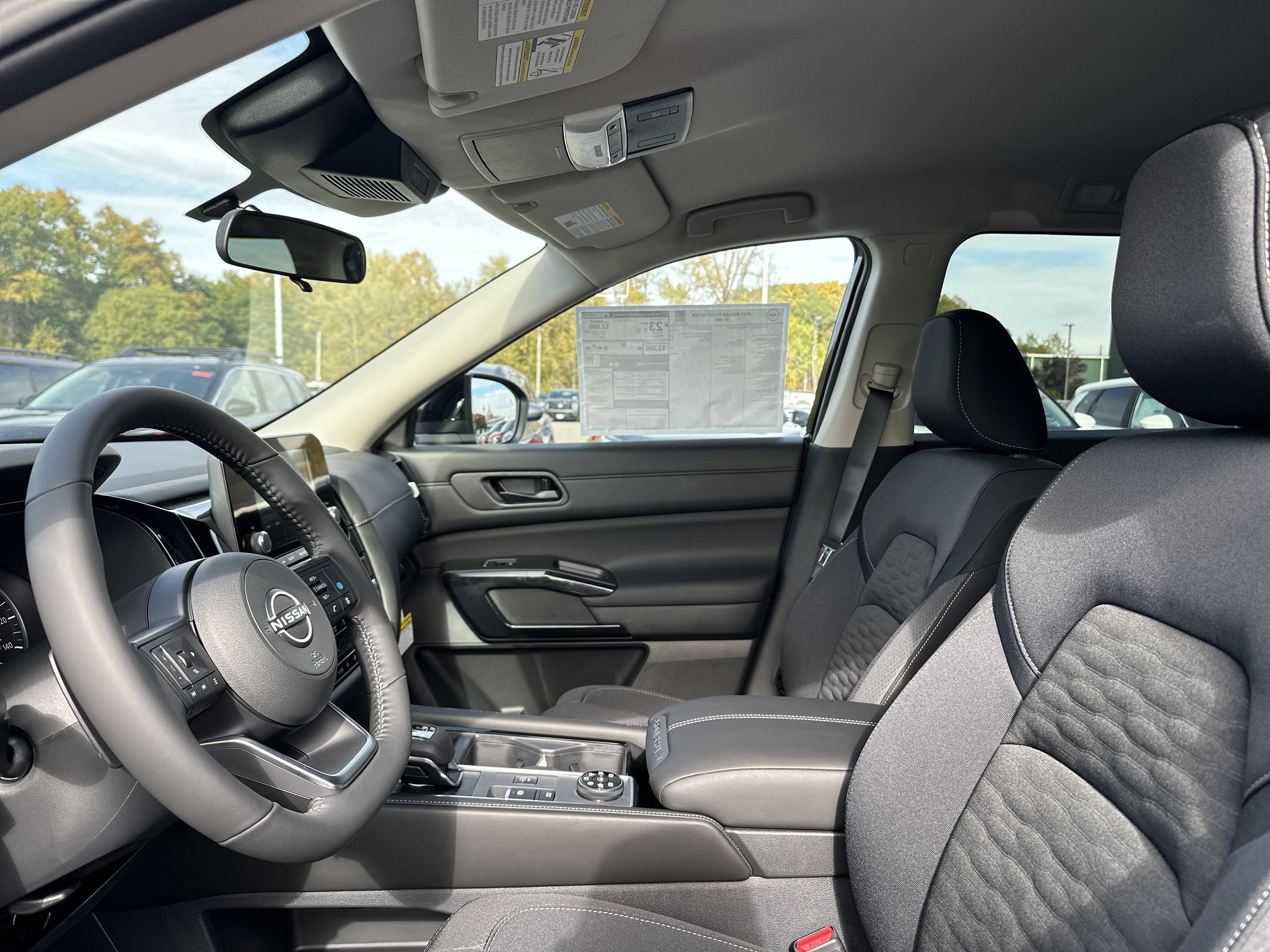 2025 Nissan Pathfinder SV