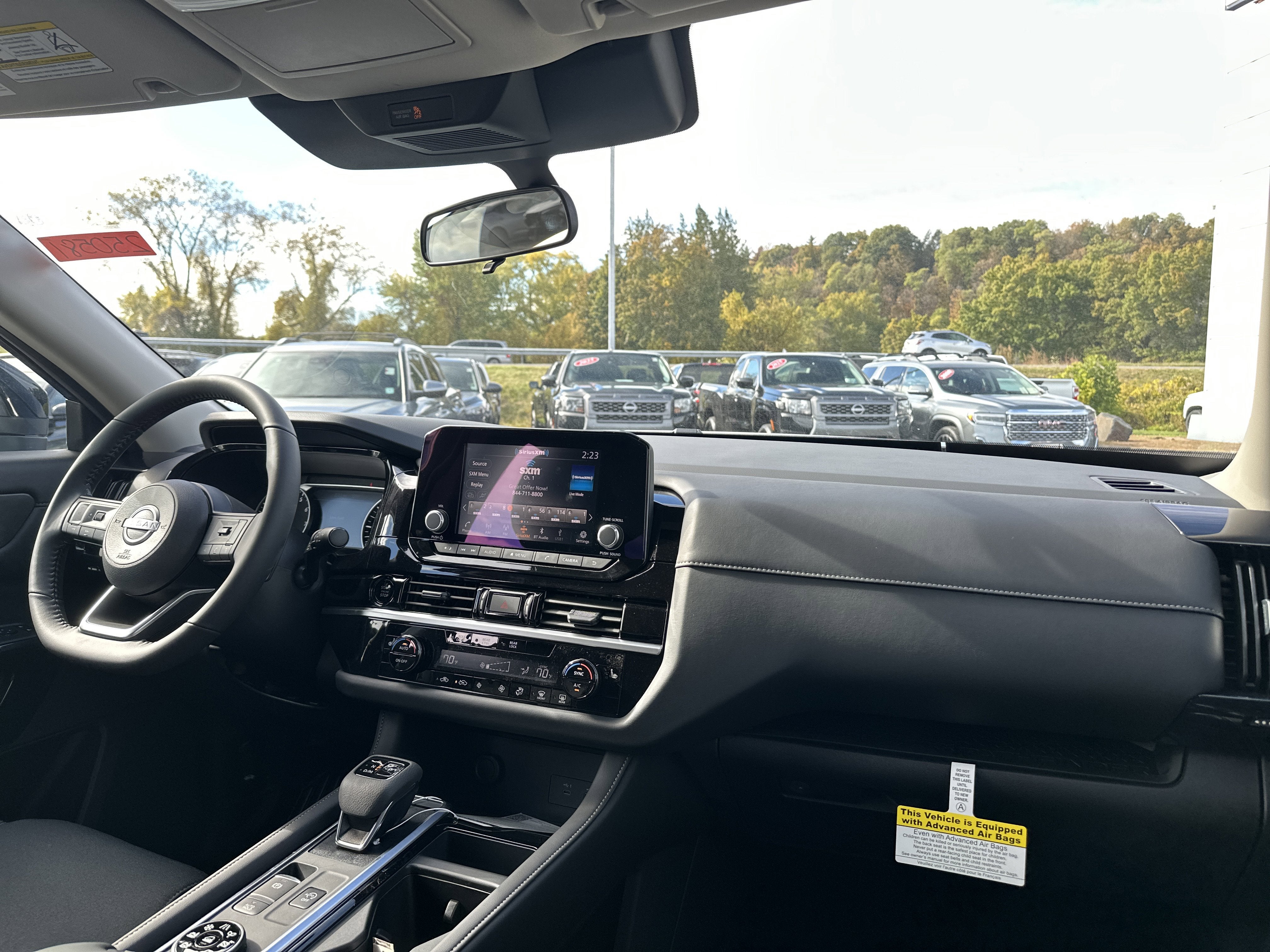 2025 Nissan Pathfinder SV