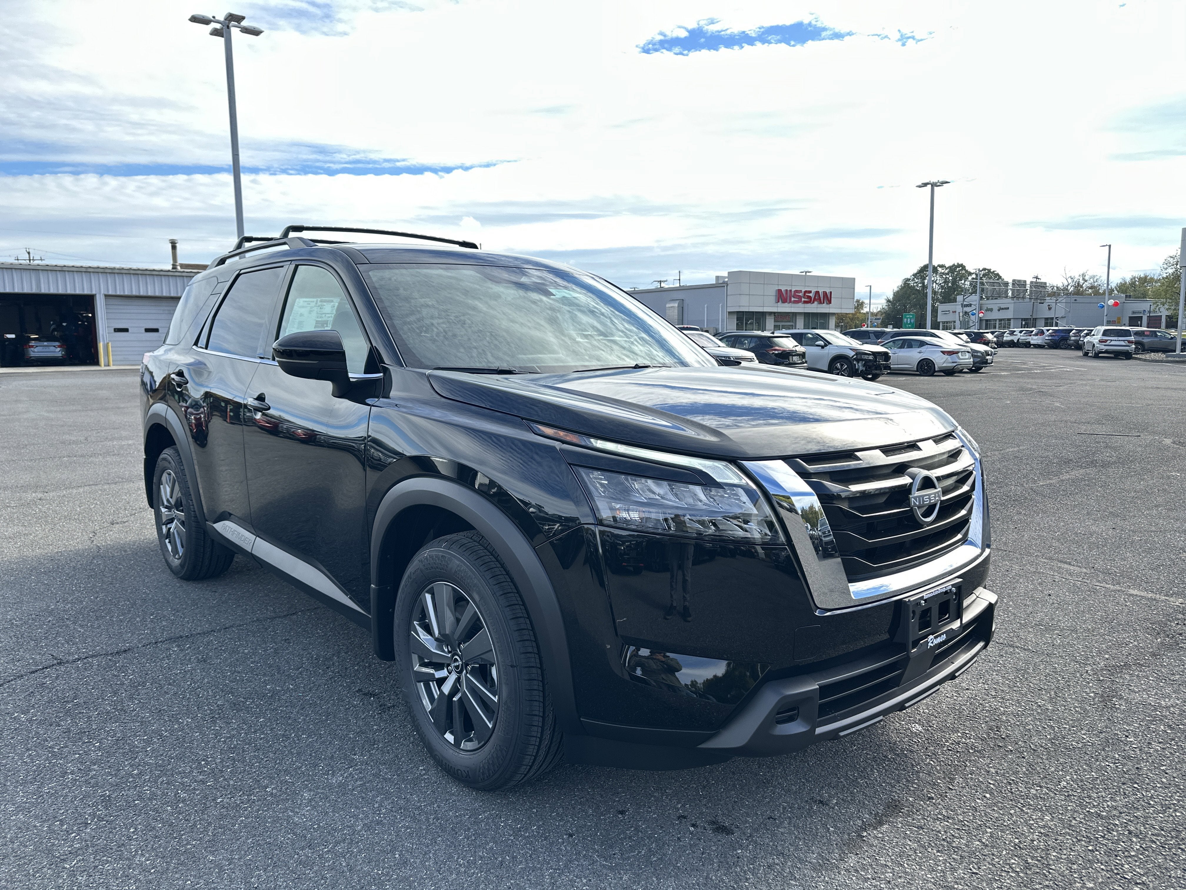 2025 Nissan Pathfinder SV